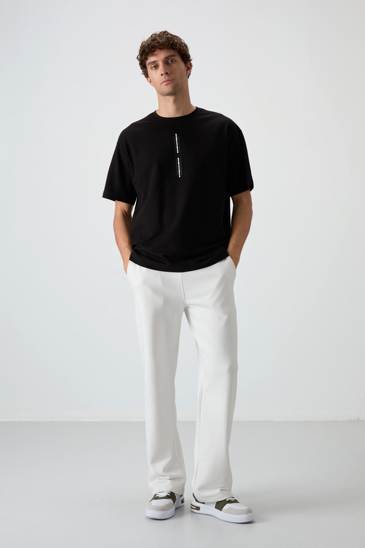Siyah Pamuklu Kalın Yüzeyi Dokulu Oversize Fit  Baskılı Erkek T-Shirt - 88366