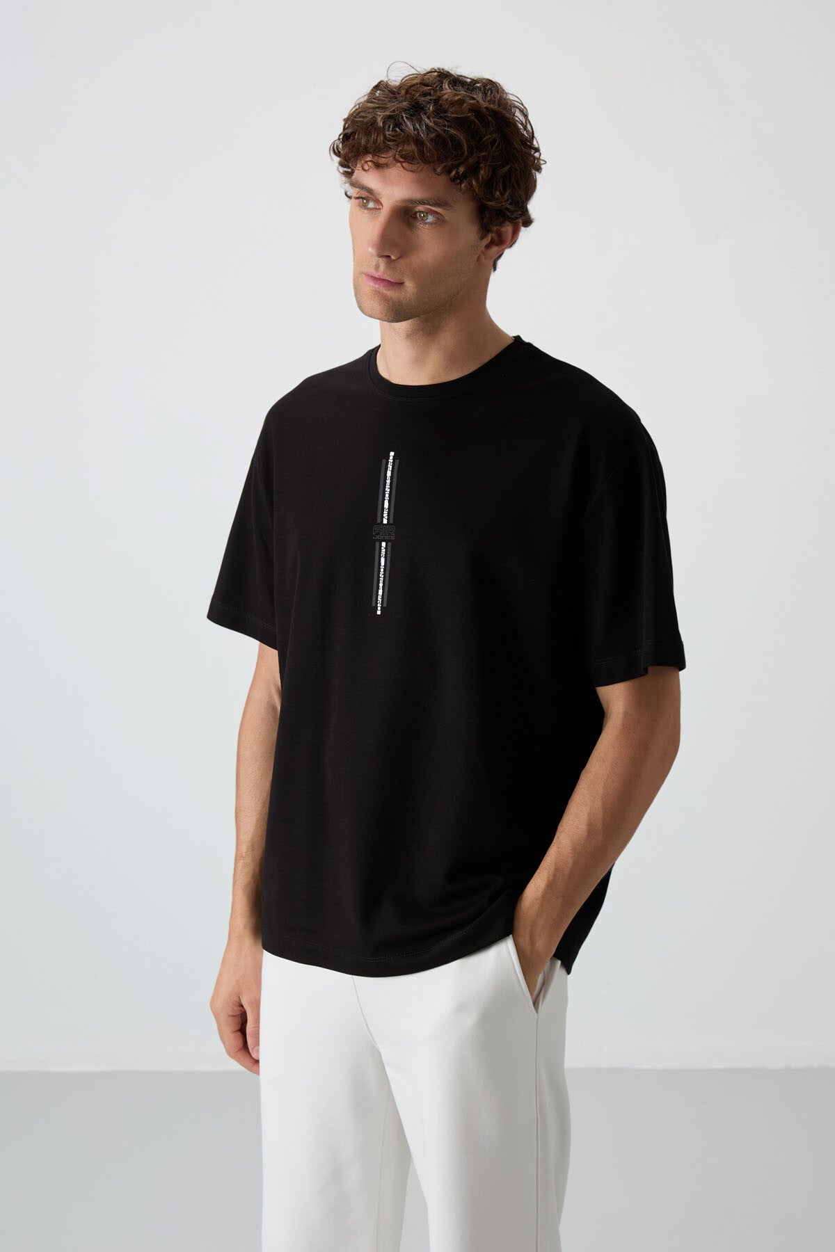 Siyah Pamuklu Kalın Yüzeyi Dokulu Oversize Fit  Baskılı Erkek T-Shirt - 88366