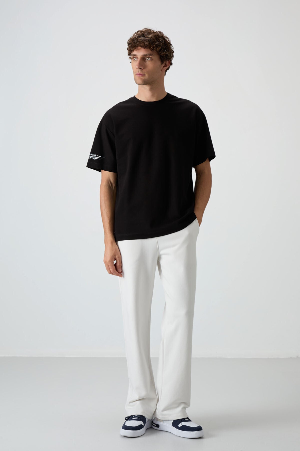 Siyah Pamuklu Kalın Yüzeyi Dokulu Oversize Fit  Baskılı Erkek T-Shirt - 88369