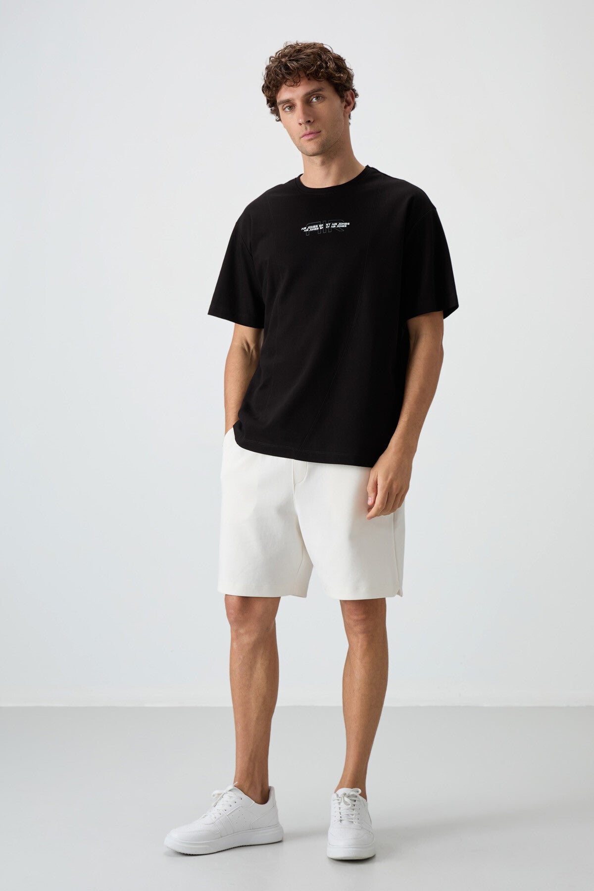 Siyah Pamuklu Kalın Yüzeyi Dokulu Oversize Fit  Baskılı Erkek T-Shirt - 88372