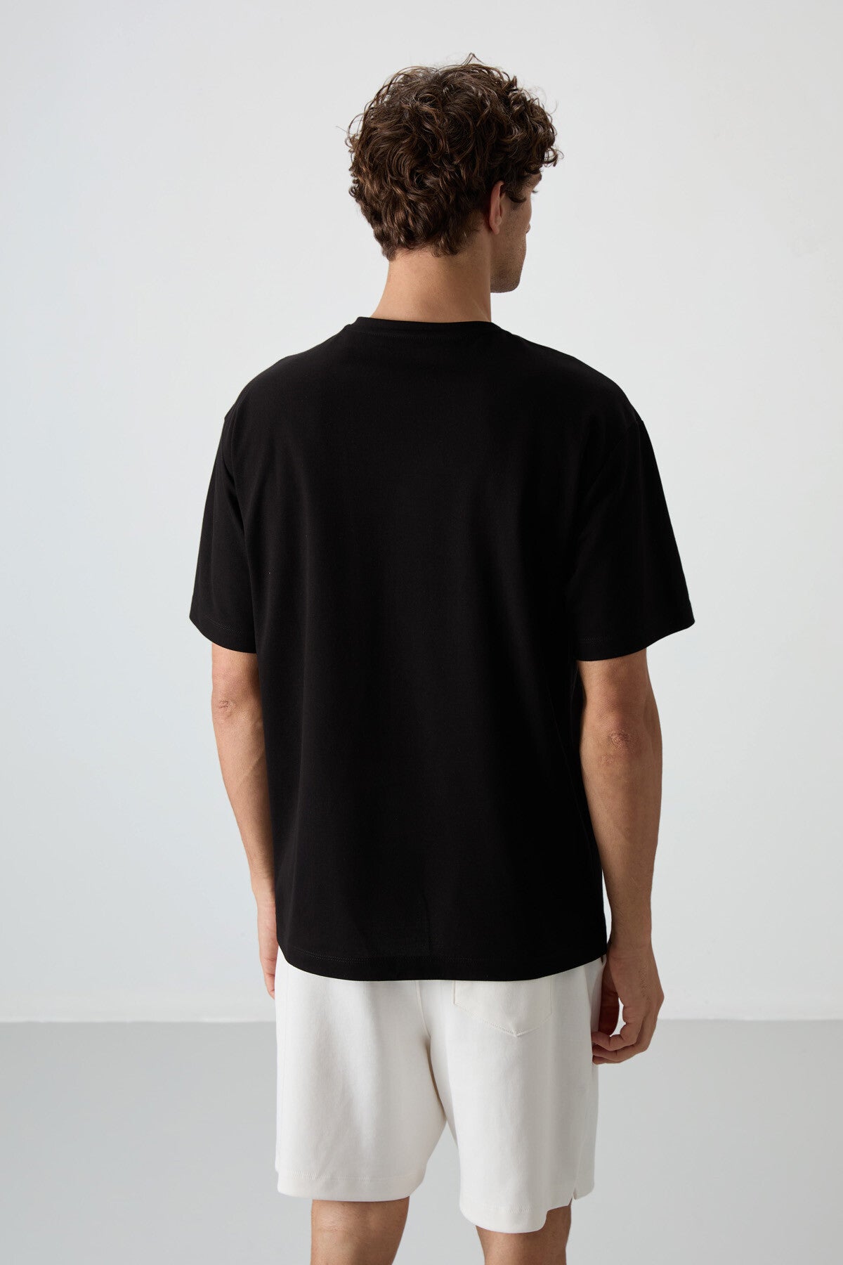 Siyah Pamuklu Kalın Yüzeyi Dokulu Oversize Fit  Baskılı Erkek T-Shirt - 88372