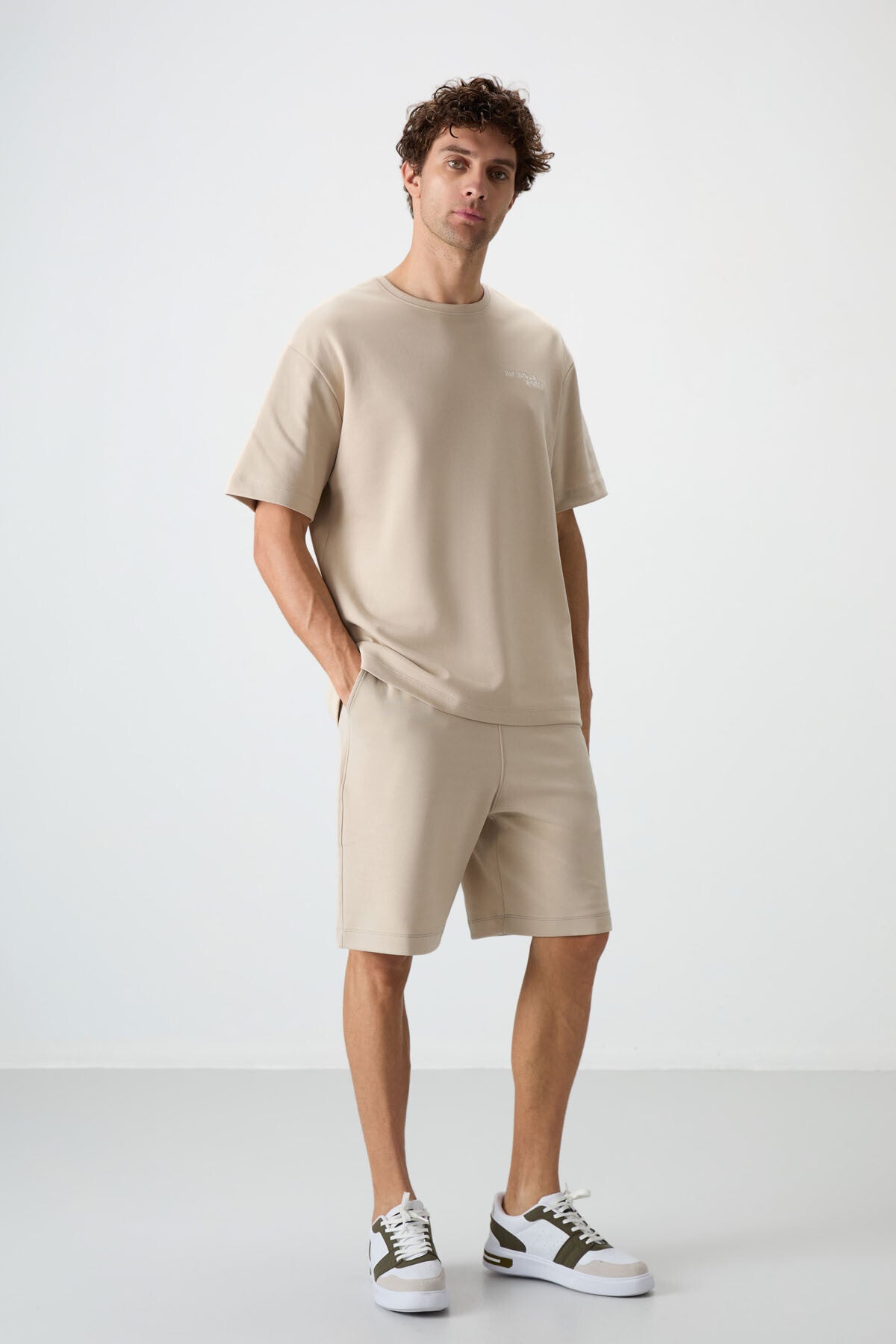 Bej Pamuklu Kalın Yumuşak Dokulu Oversize Fit Nakışlı Erkek Şort Takım - 85250