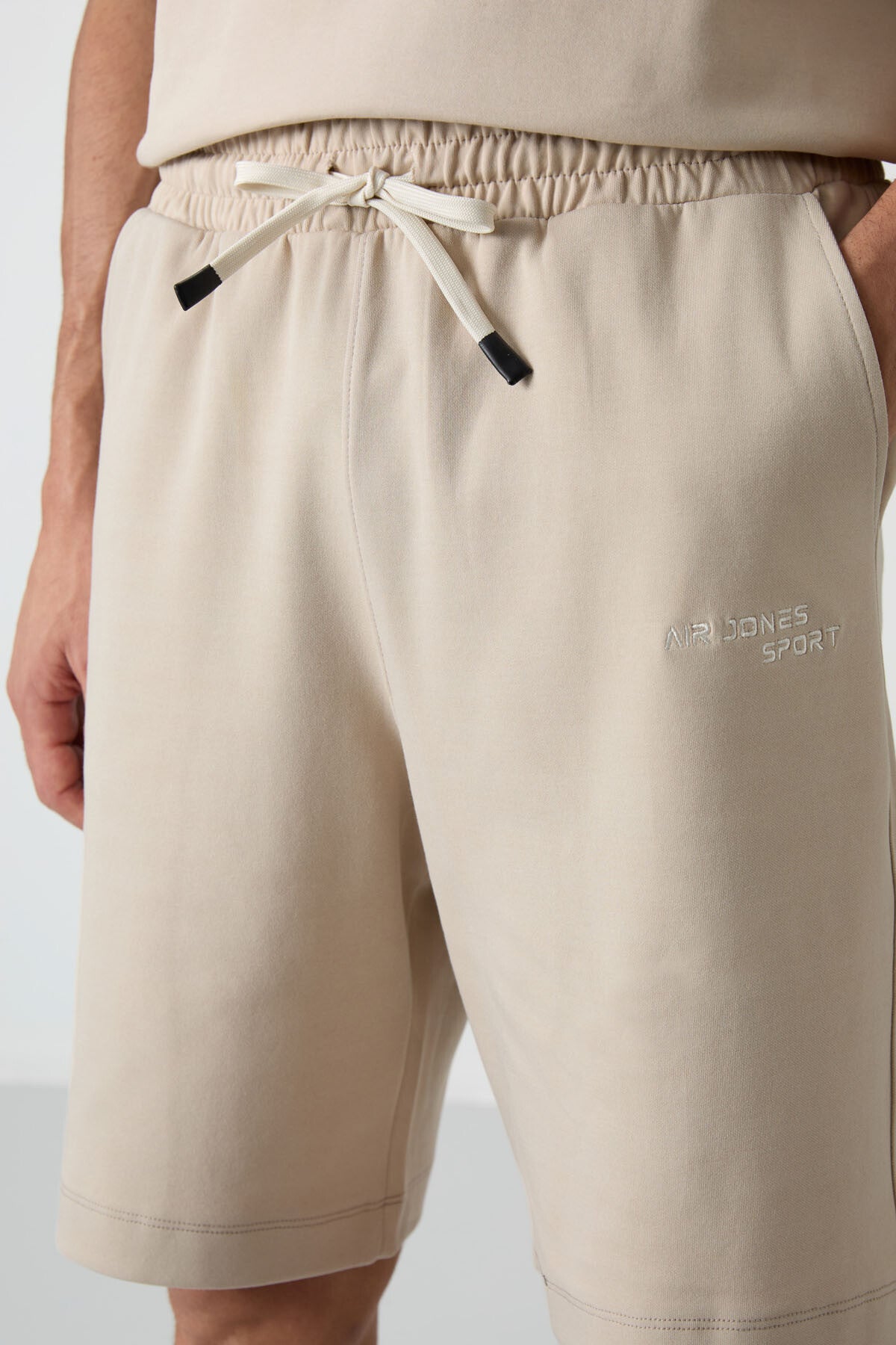 Bej Pamuklu Kalın Yumuşak Dokulu Oversize Fit Nakışlı Erkek Şort Takım - 85250