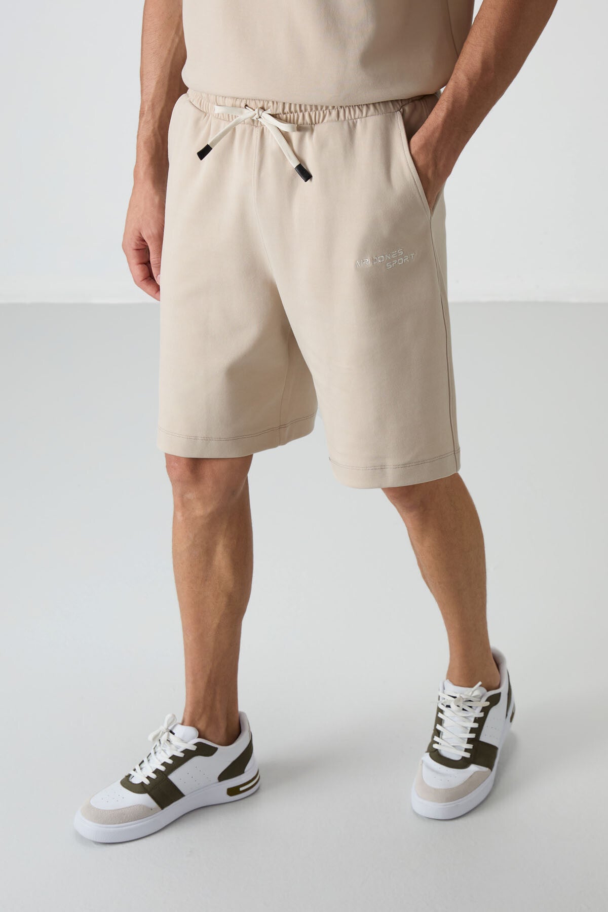 Bej Pamuklu Kalın Yumuşak Dokulu Oversize Fit Nakışlı Erkek Şort Takım - 85250