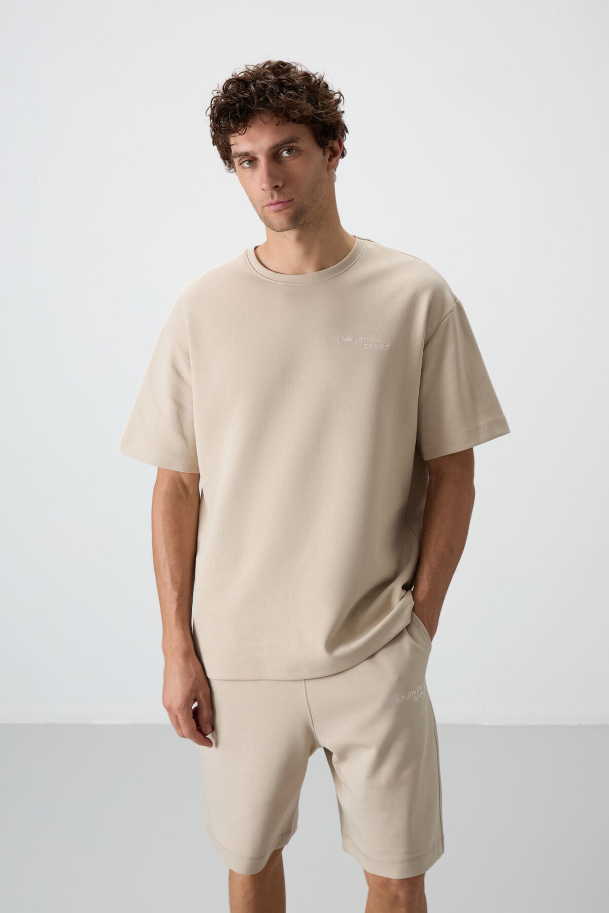 Bej Pamuklu Kalın Yumuşak Dokulu Oversize Fit Nakışlı Erkek Şort Takım - 85250