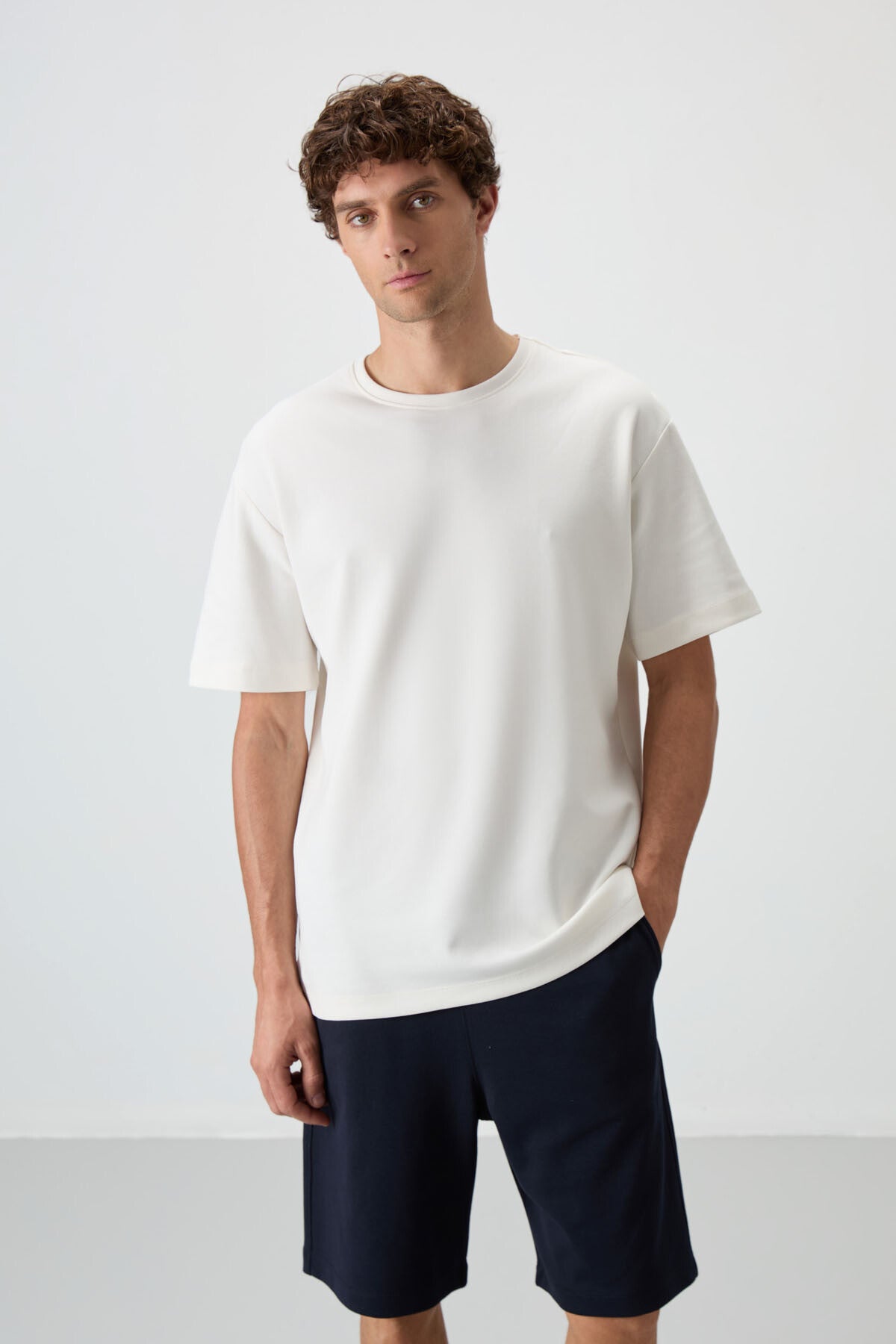 Ekru - Lacivert Pamuklu Kalın Yumuşak Dokulu Oversize Fit Basic Erkek Şort Takım - 85249
