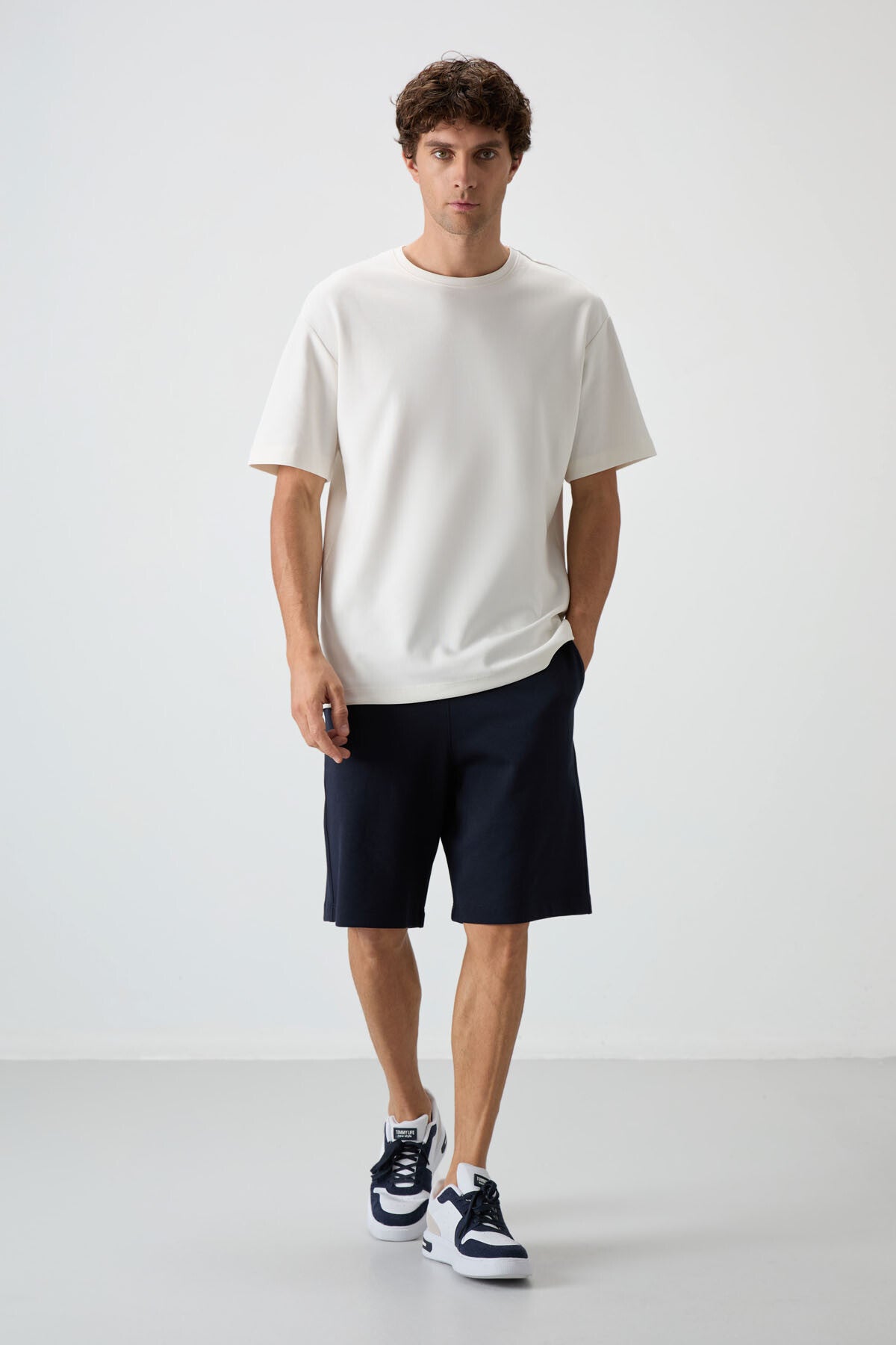 Ekru - Lacivert Pamuklu Kalın Yumuşak Dokulu Oversize Fit Basic Erkek Şort Takım - 85249