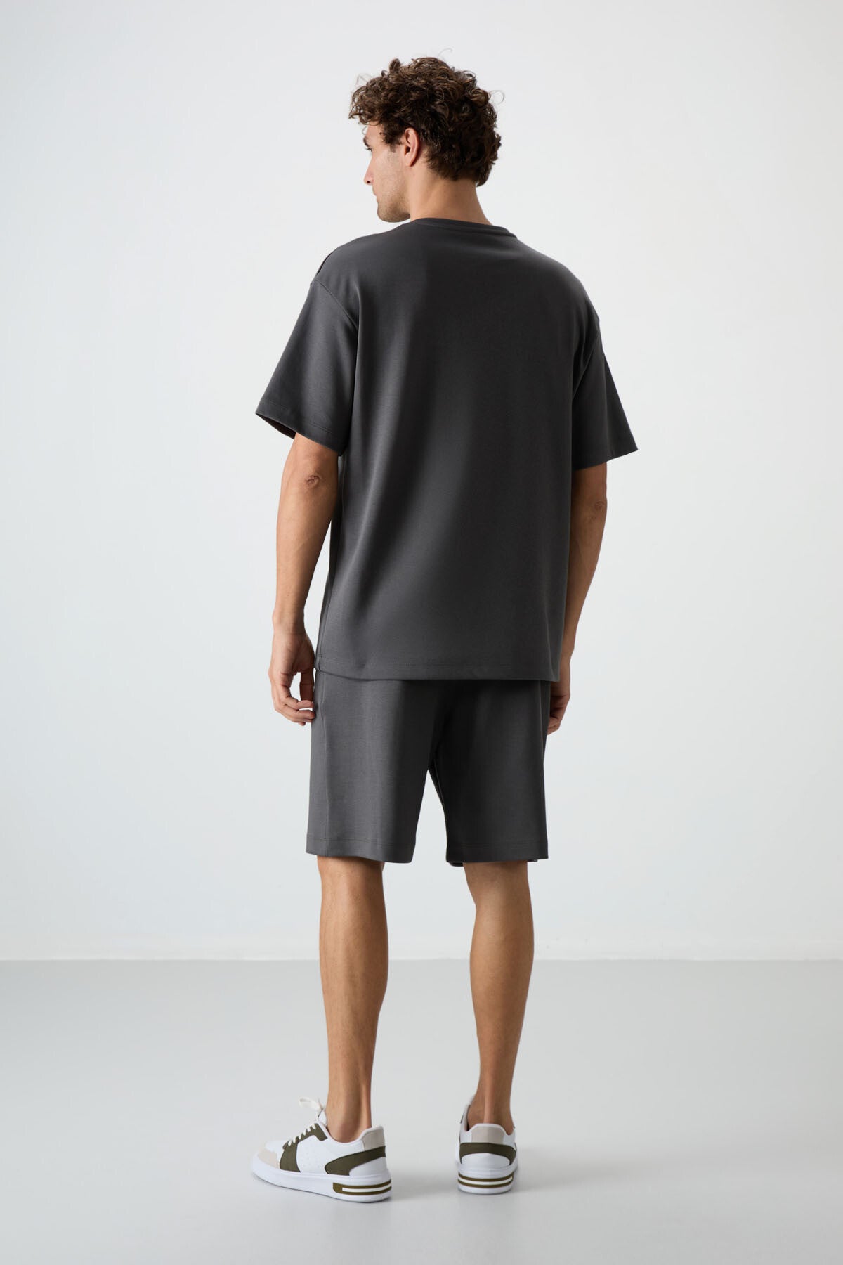 Haki Pamuklu Kalın Yumuşak Dokulu Oversize Fit Nakışlı Erkek Şort Takım - 85250