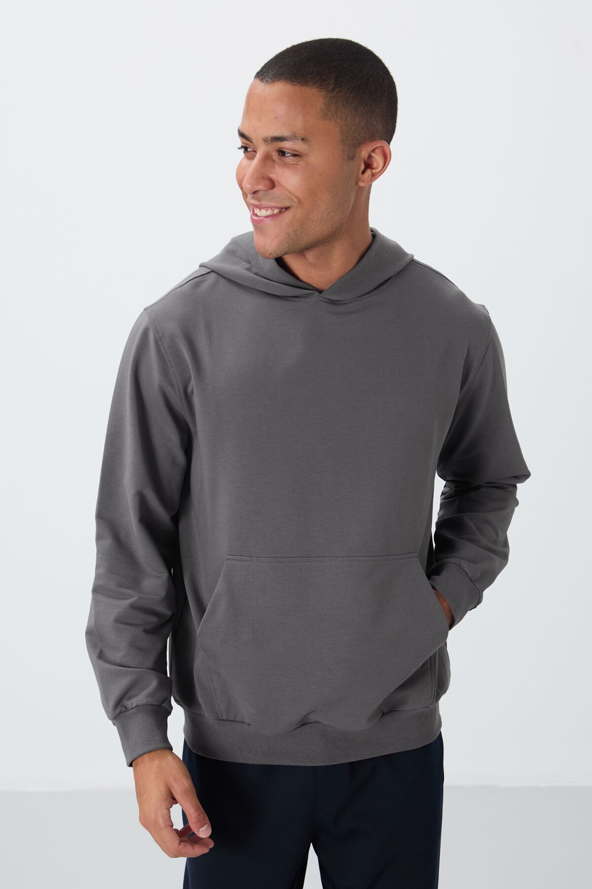 Koyu Gri Pamuk Yumuşak Dokulu Kapüşonlu Standart Fit Basic Erkek Sweatshirt - 88362