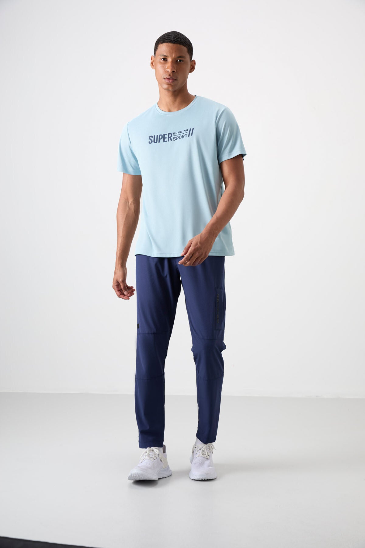 Açık Mavi Nefes Alan Dokulu İnce Esnek Standart Fit Erkek Performans T-Shirt - 88385
