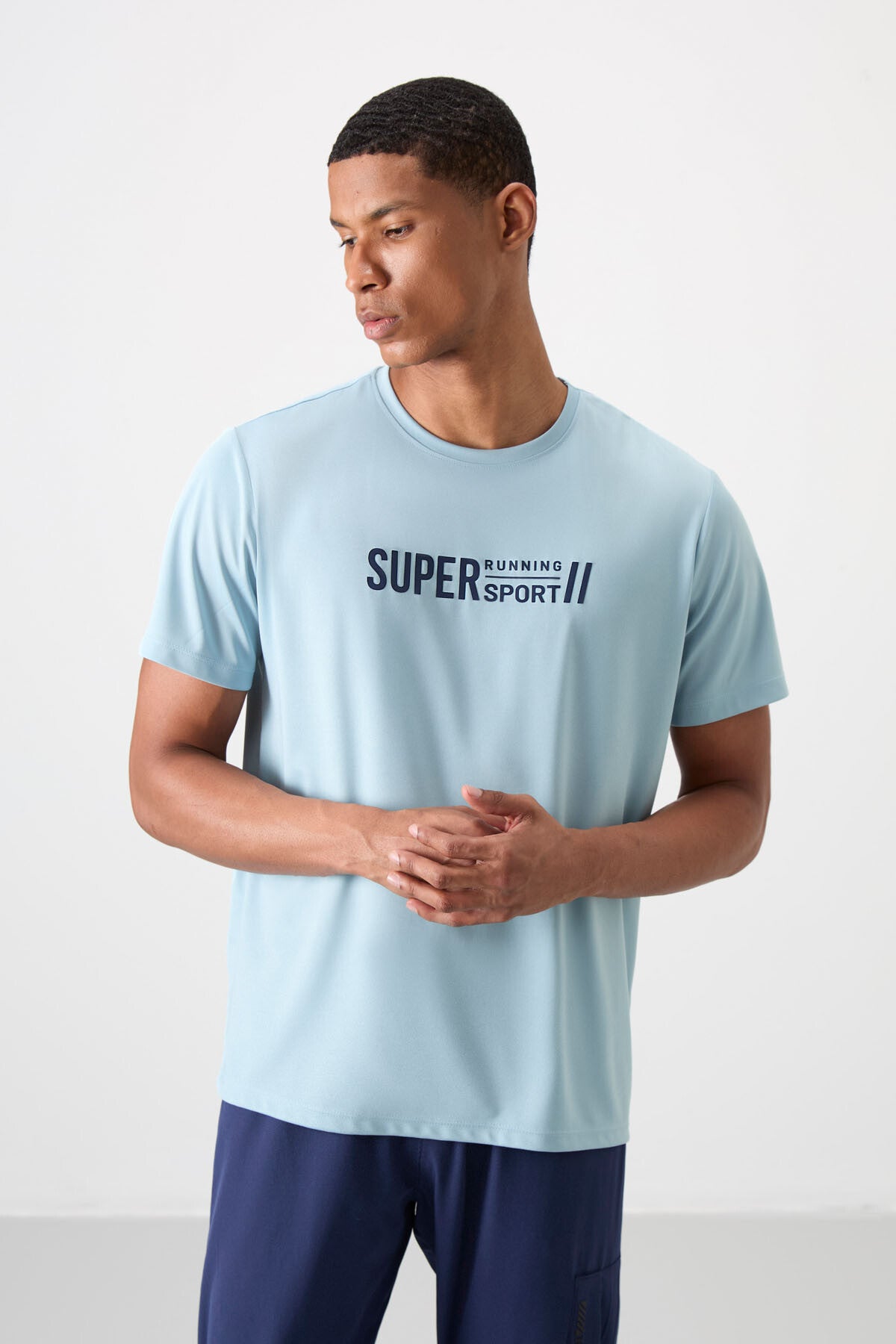 Açık Mavi Nefes Alan Dokulu İnce Esnek Standart Fit Erkek Performans T-Shirt - 88385