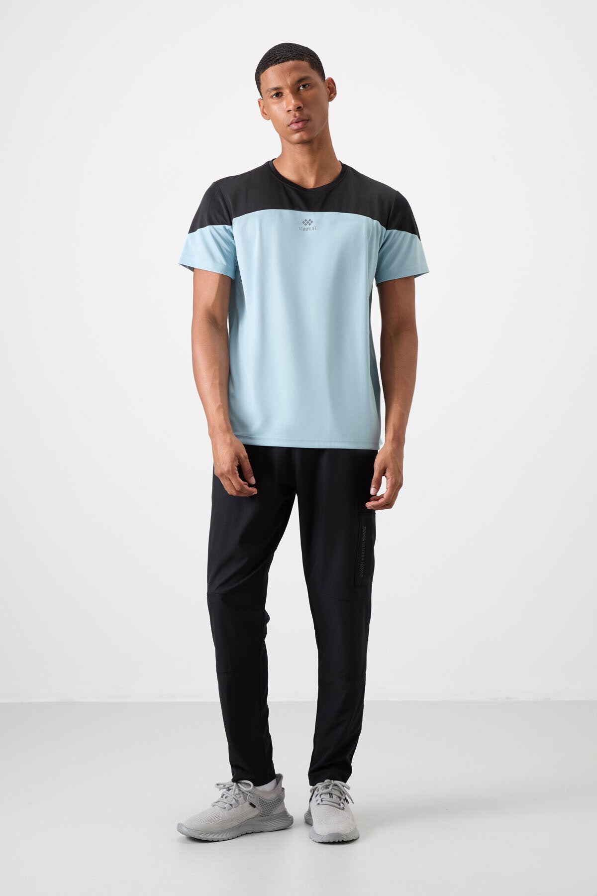 Açık Mavi Nefes Alan Dokulu İnce Esnek Standart Fit Erkek Performans T-Shirt - 88386