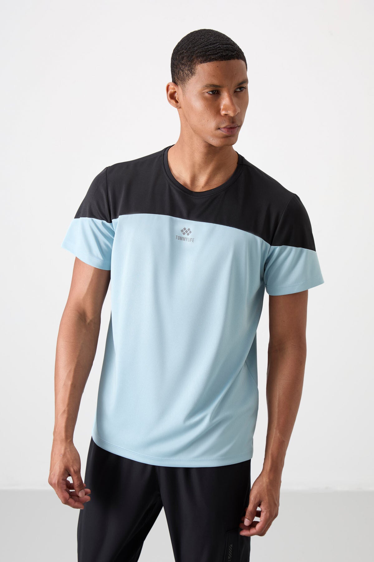 Açık Mavi Nefes Alan Dokulu İnce Esnek Standart Fit Erkek Performans T-Shirt - 88386