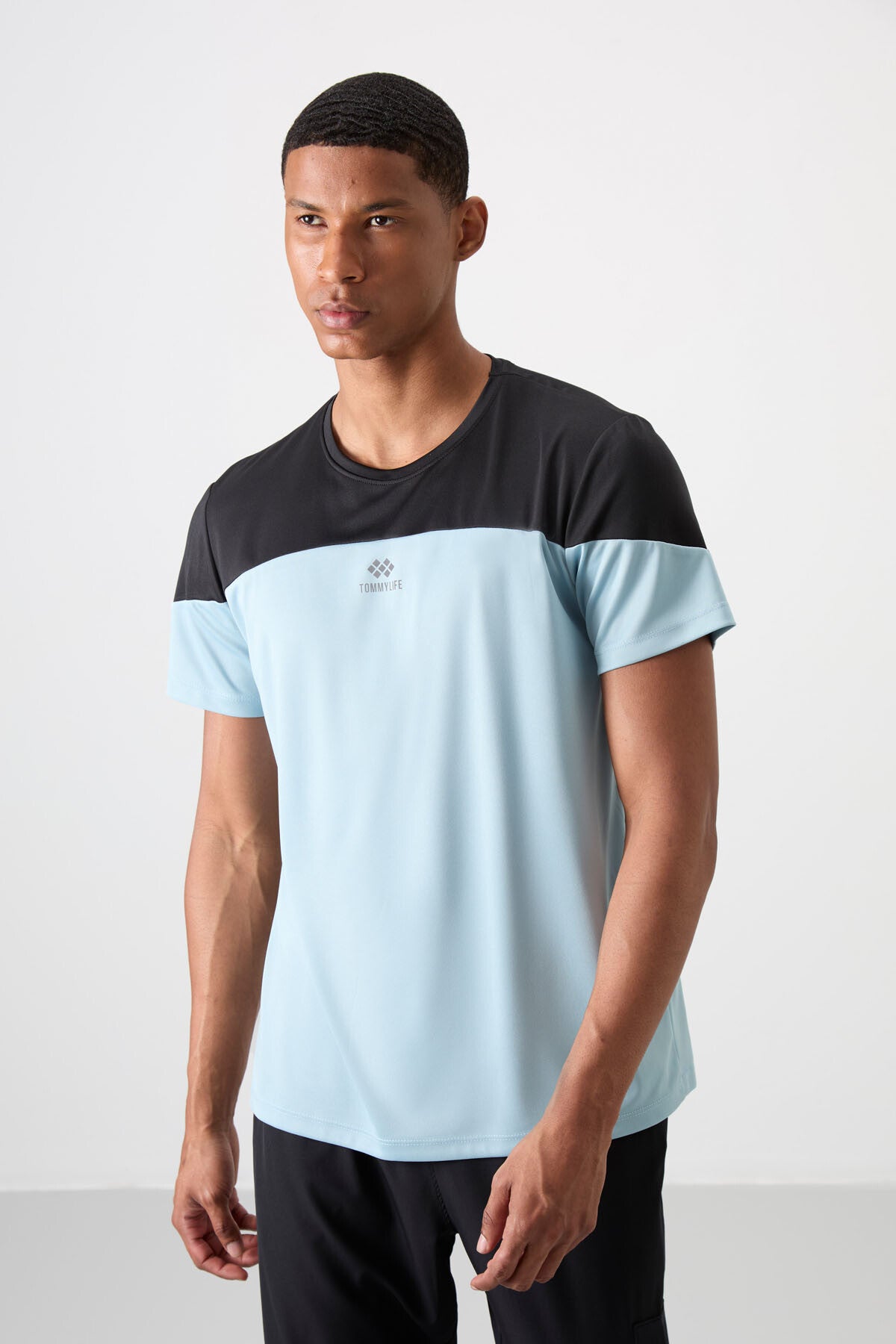 Açık Mavi Nefes Alan Dokulu İnce Esnek Standart Fit Erkek Performans T-Shirt - 88386
