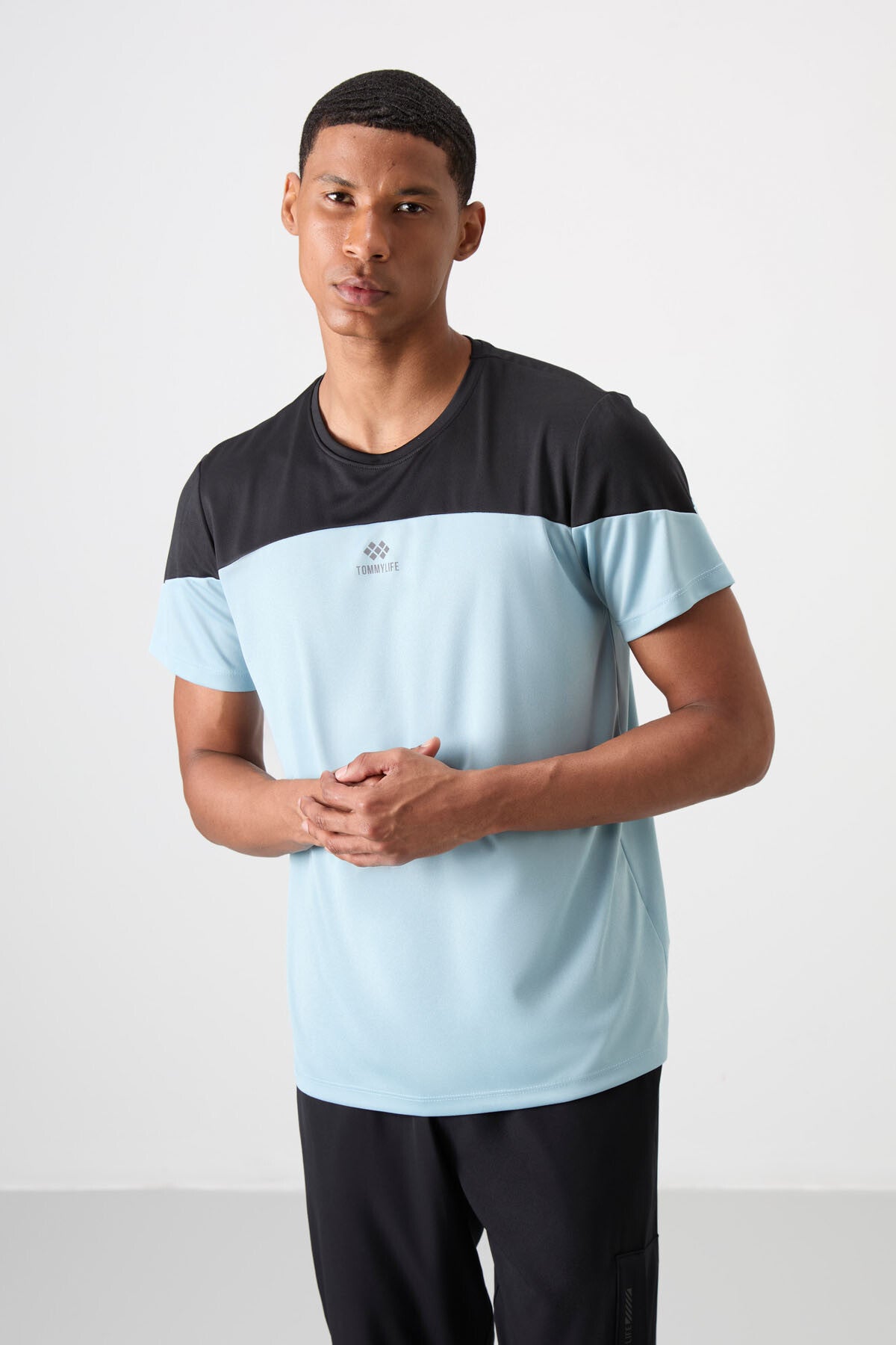 Açık Mavi Nefes Alan Dokulu İnce Esnek Standart Fit Erkek Performans T-Shirt - 88386
