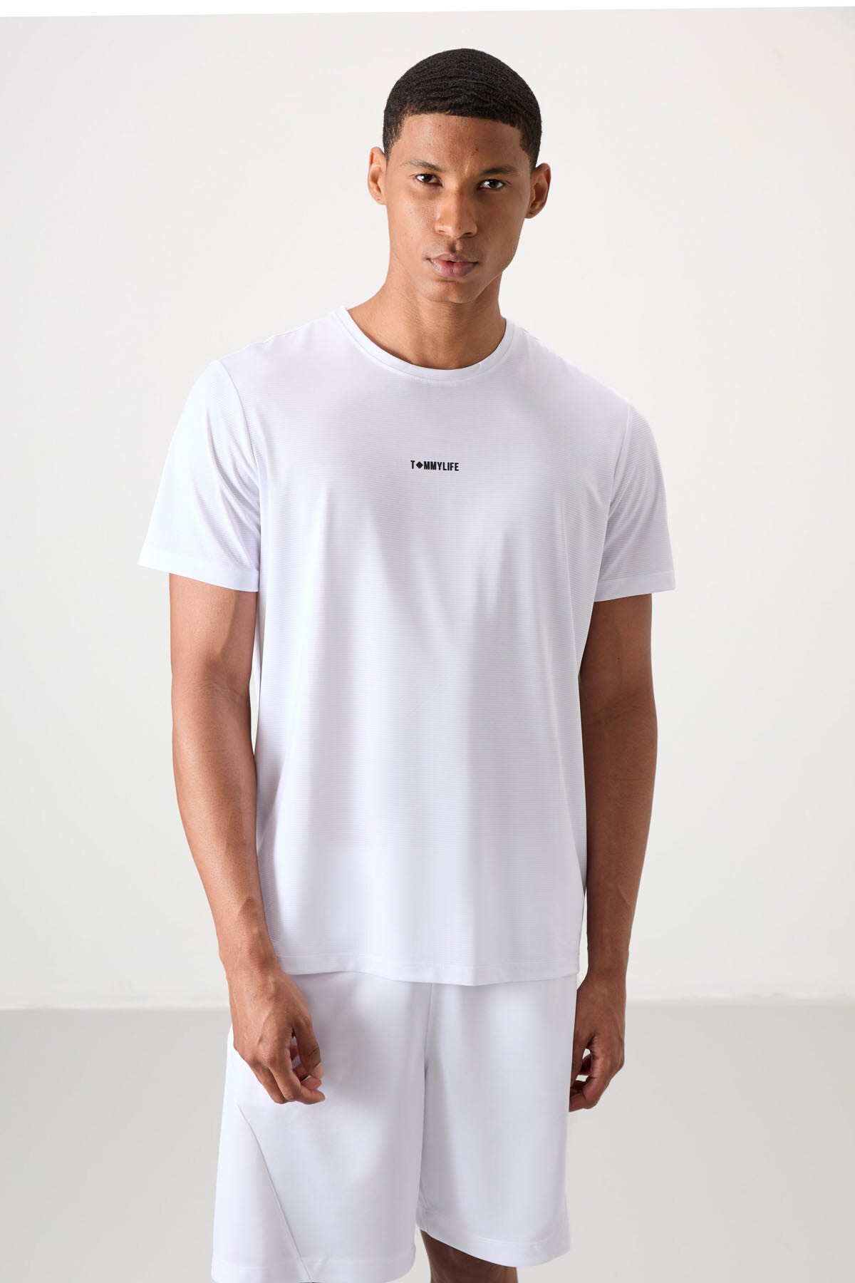 Beyaz Nefes Alan Dokulu İnce Esnek Standart Fit Erkek Performans T-Shirt - 88384