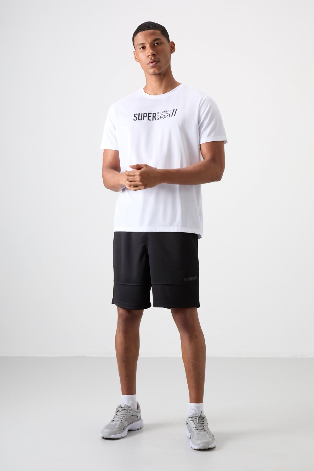Beyaz Nefes Alan Dokulu İnce Esnek Standart Fit Erkek Performans T-Shirt - 88385