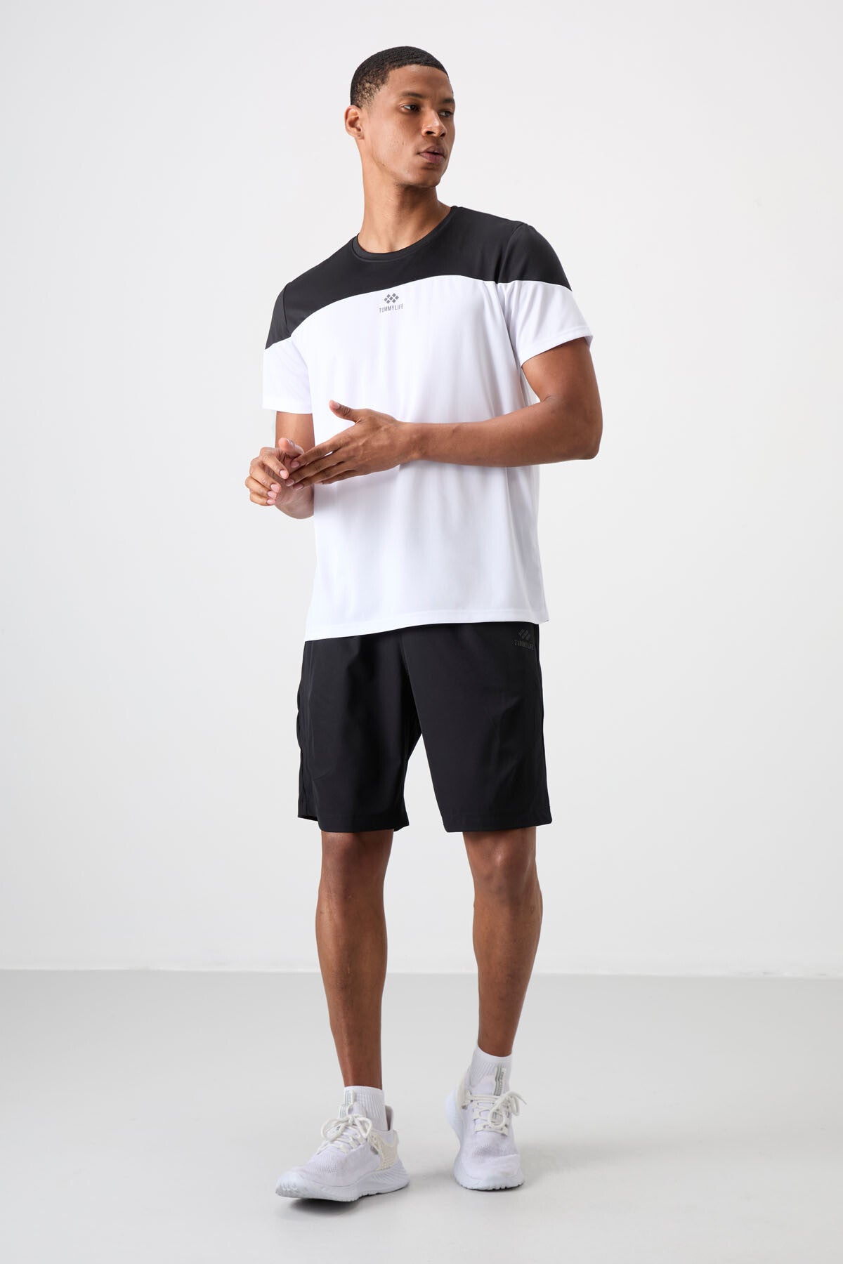 Beyaz Nefes Alan Dokulu İnce Esnek Standart Fit Erkek Performans T-Shirt - 88386