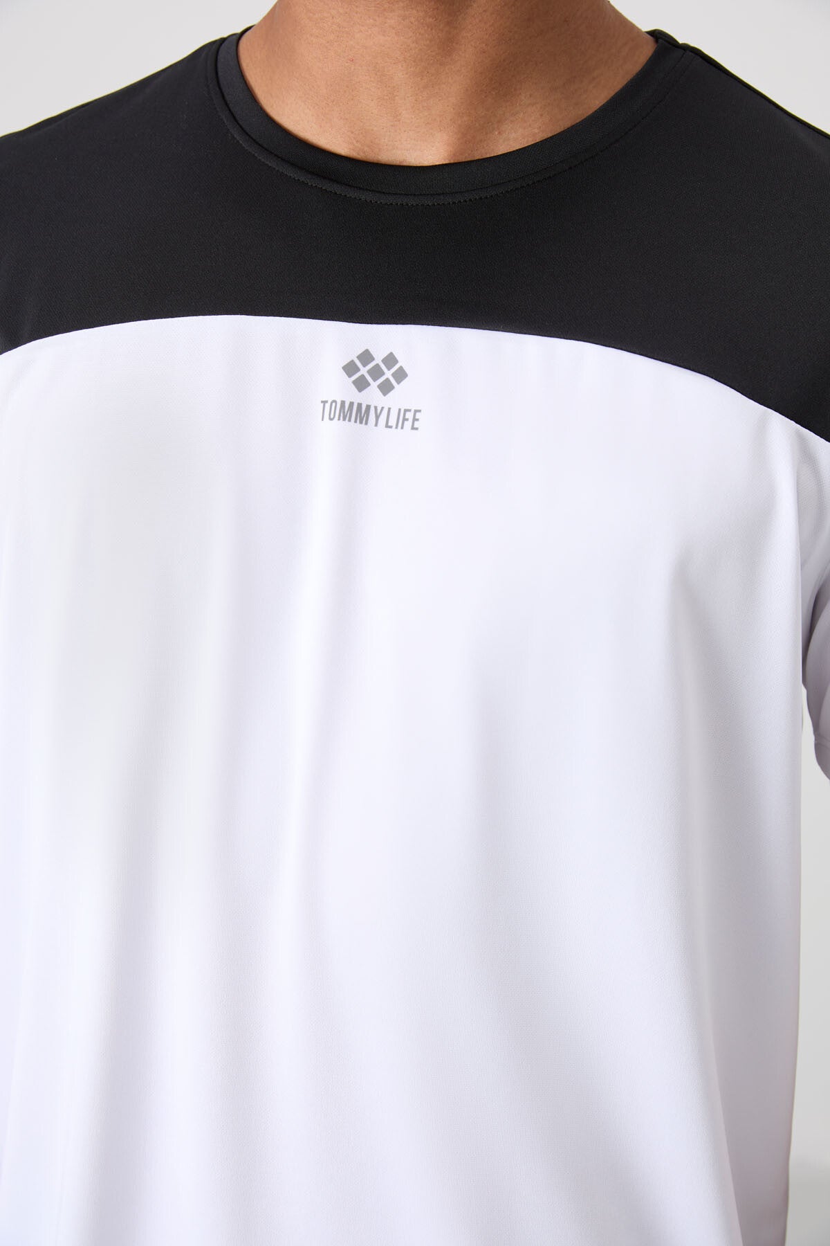 Beyaz Nefes Alan Dokulu İnce Esnek Standart Fit Erkek Performans T-Shirt - 88386