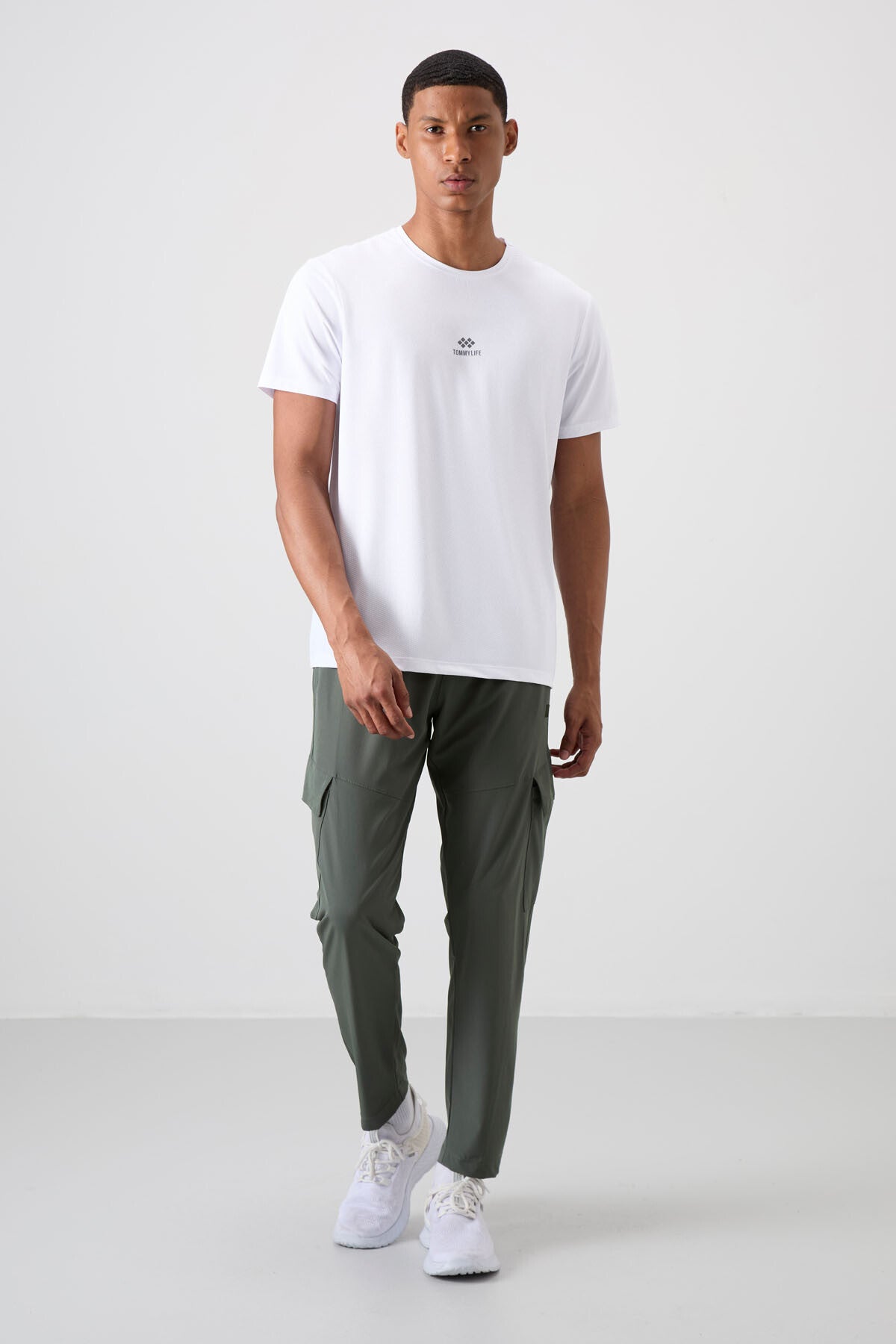 Beyaz Nefes Alan Dokulu İnce Esnek Standart Fit Erkek Performans T-Shirt - 88387