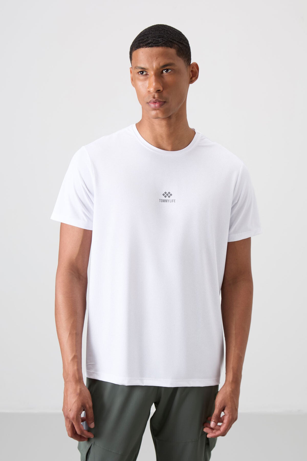 Beyaz Nefes Alan Dokulu İnce Esnek Standart Fit Erkek Performans T-Shirt - 88387