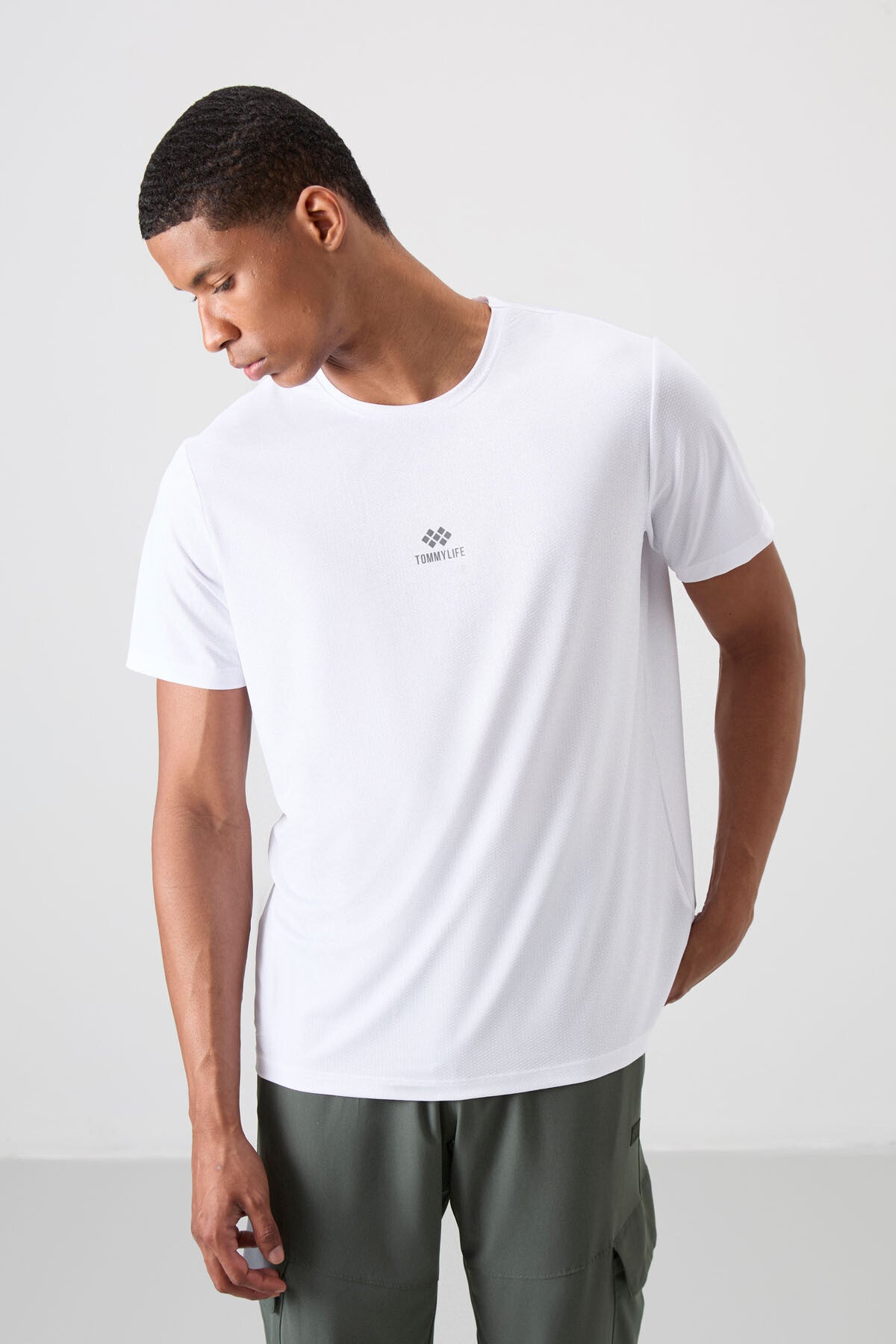 Beyaz Nefes Alan Dokulu İnce Esnek Standart Fit Erkek Performans T-Shirt - 88387