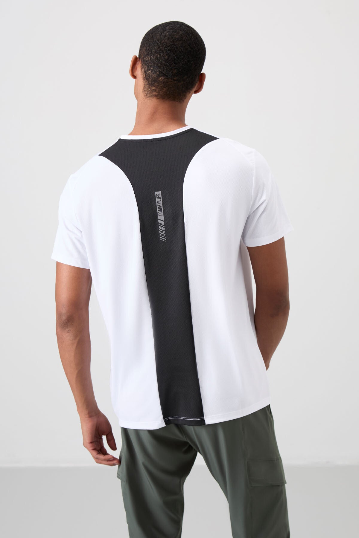Beyaz Nefes Alan Dokulu İnce Esnek Standart Fit Erkek Performans T-Shirt - 88387
