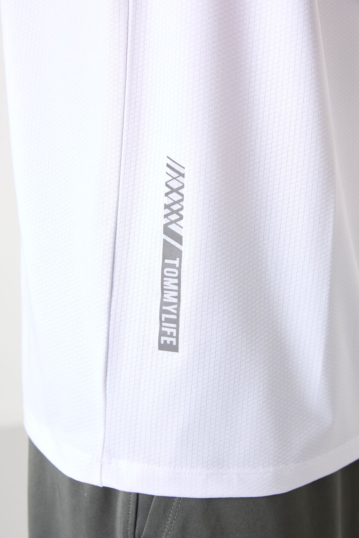 Beyaz Nefes Alan Dokulu İnce Esnek Standart Fit Erkek Performans T-Shirt - 88388