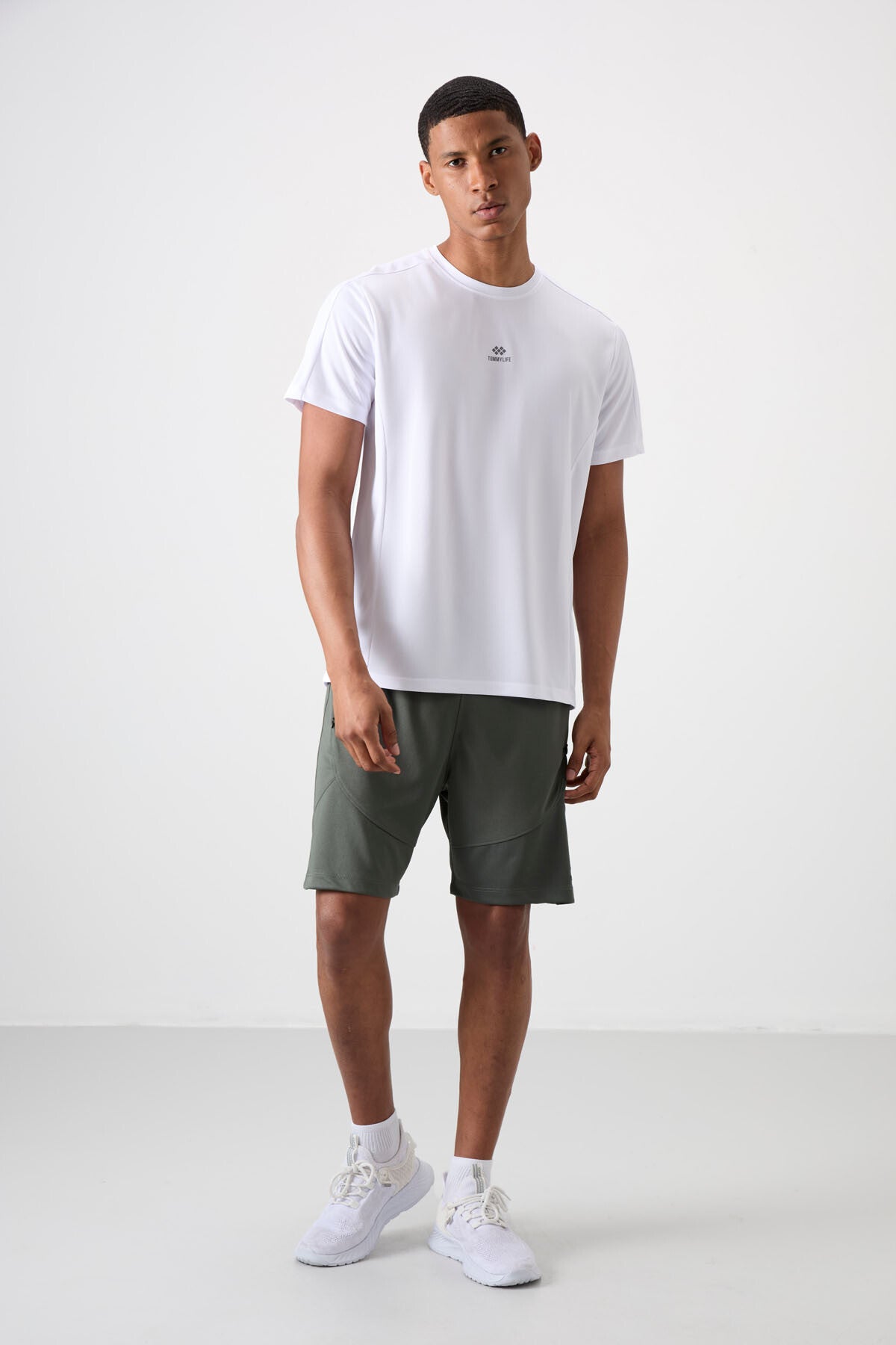 Beyaz Nefes Alan Dokulu İnce Esnek Standart Fit Erkek Performans T-Shirt - 88390