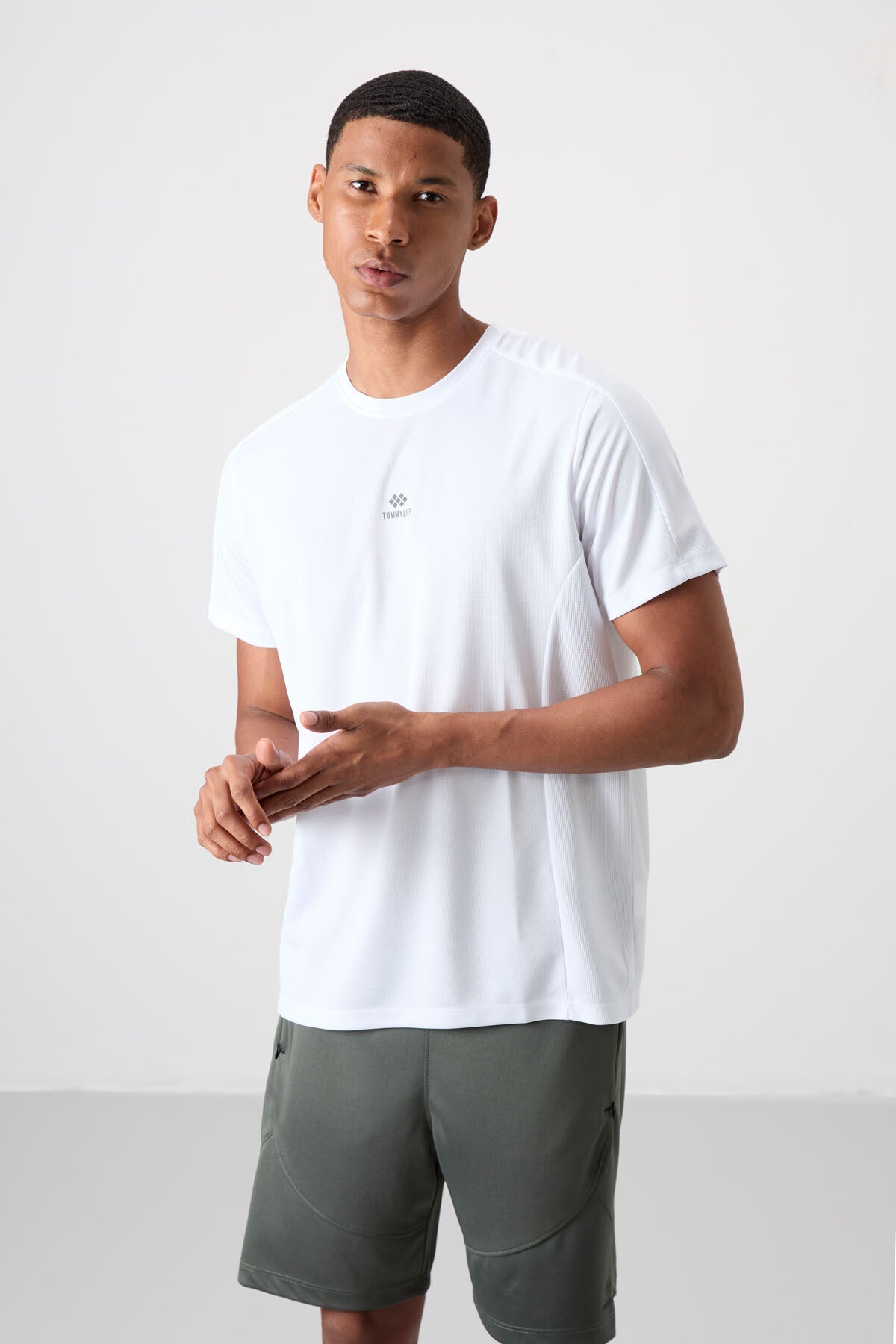 Beyaz Nefes Alan Dokulu İnce Esnek Standart Fit Erkek Performans T-Shirt - 88390