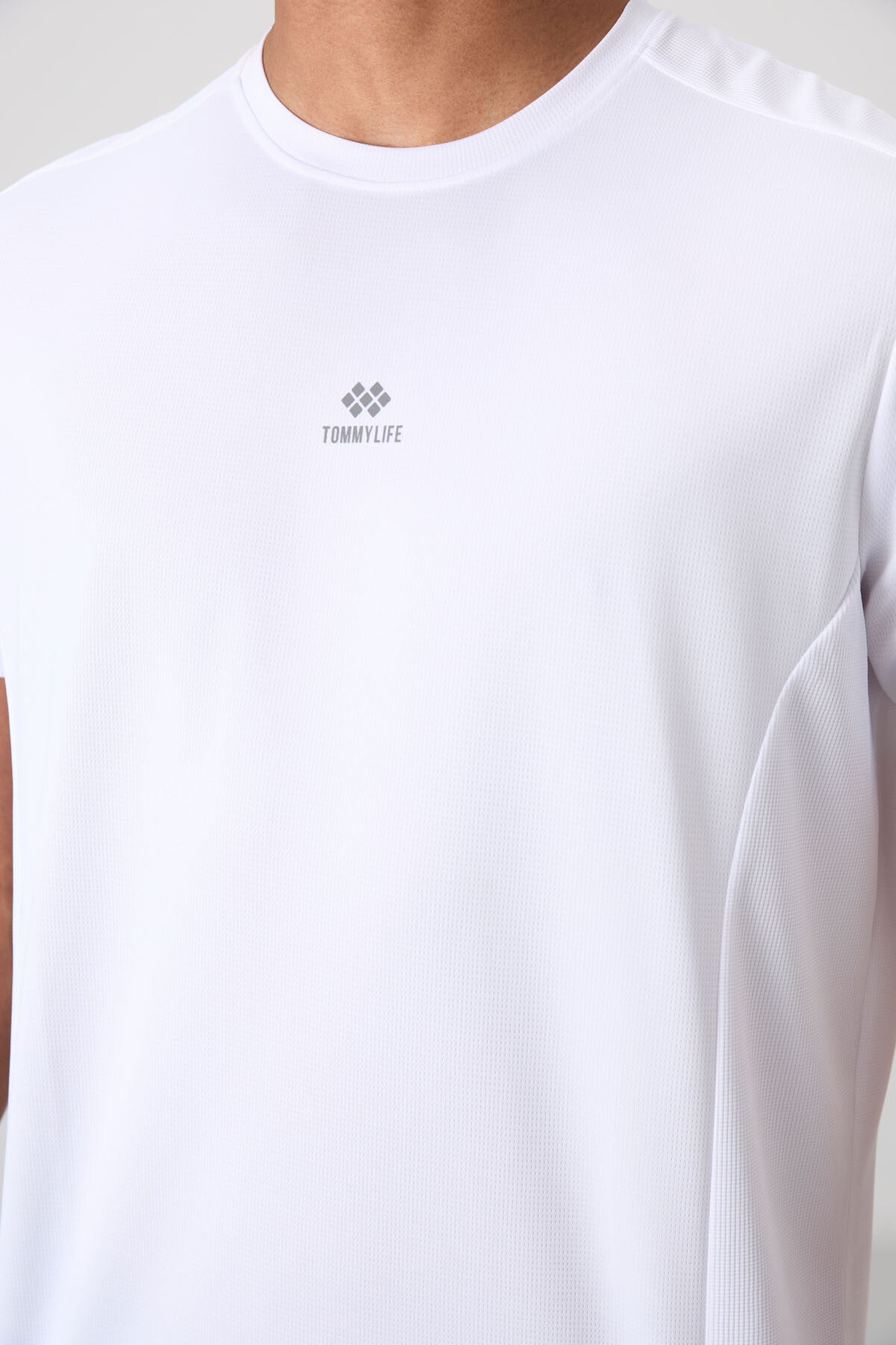 Beyaz Nefes Alan Dokulu İnce Esnek Standart Fit Erkek Performans T-Shirt - 88390