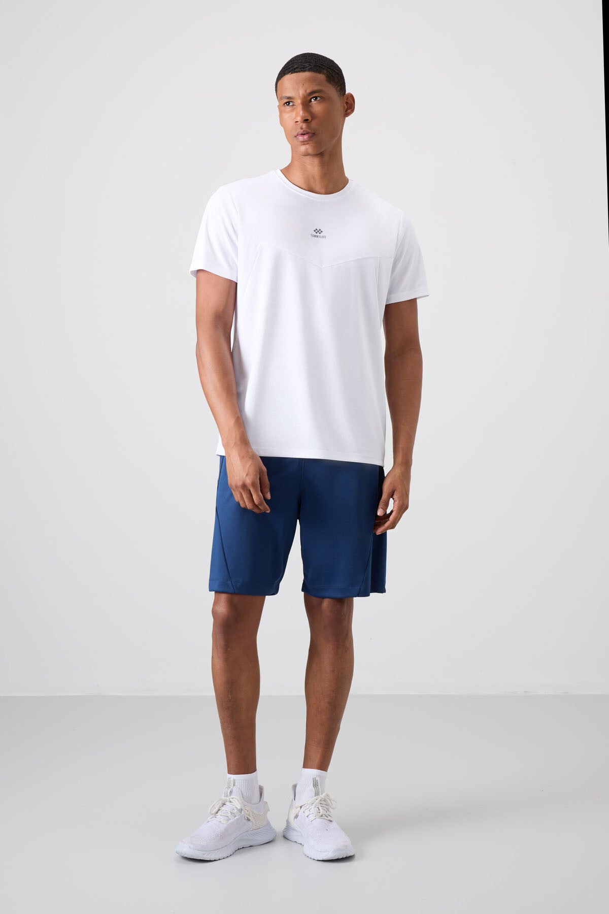 Beyaz Nefes Alan Dokulu İnce Esnek Standart Fit Erkek Performans T-Shirt - 88391