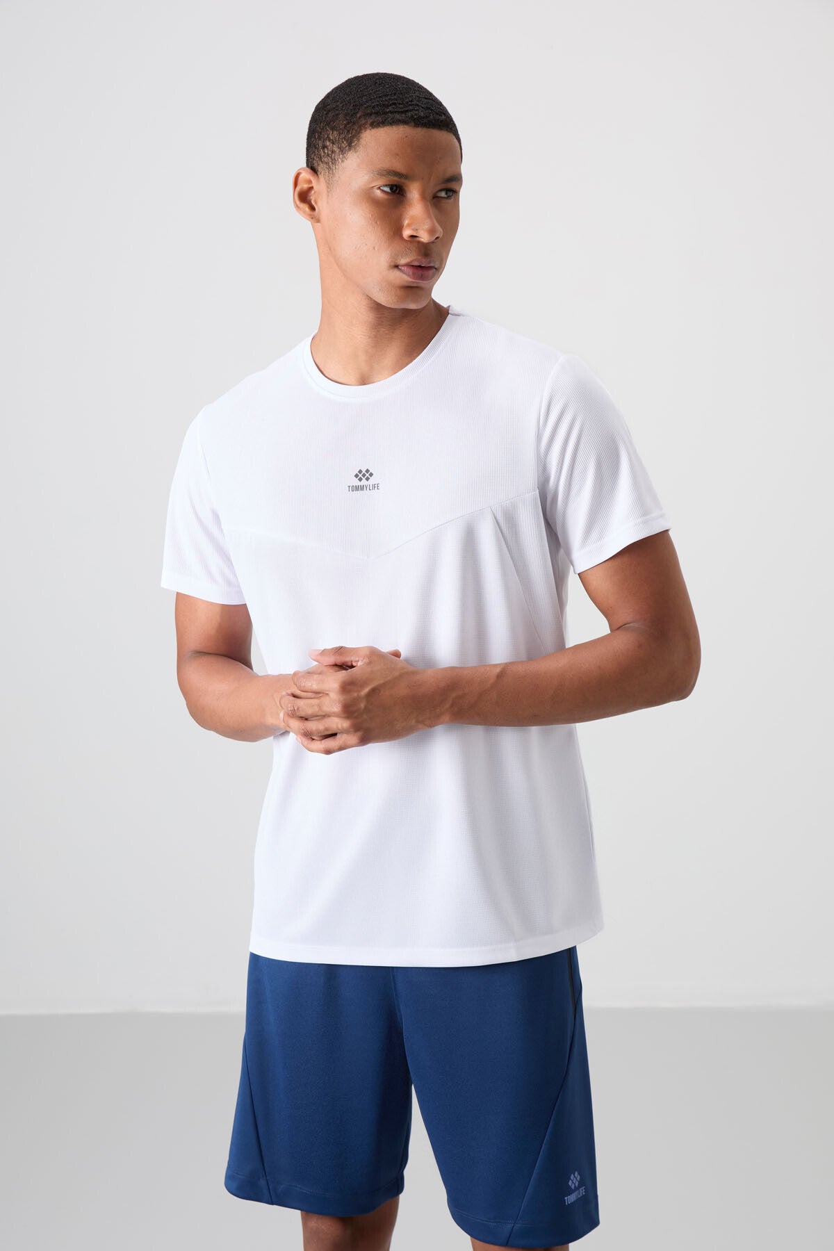 Beyaz Nefes Alan Dokulu İnce Esnek Standart Fit Erkek Performans T-Shirt - 88391