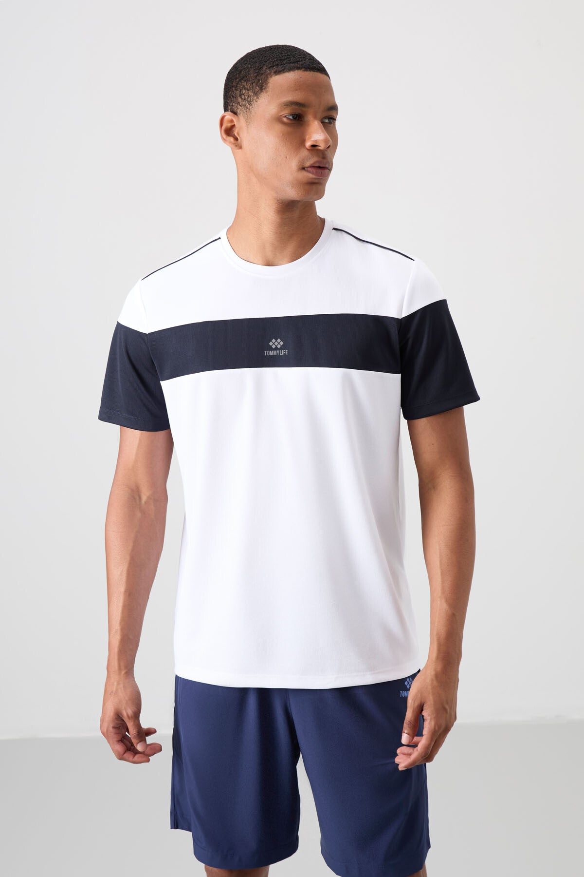 Beyaz Nefes Alan Dokulu İnce Esnek Standart Fit Erkek Performans T-Shirt - 88396