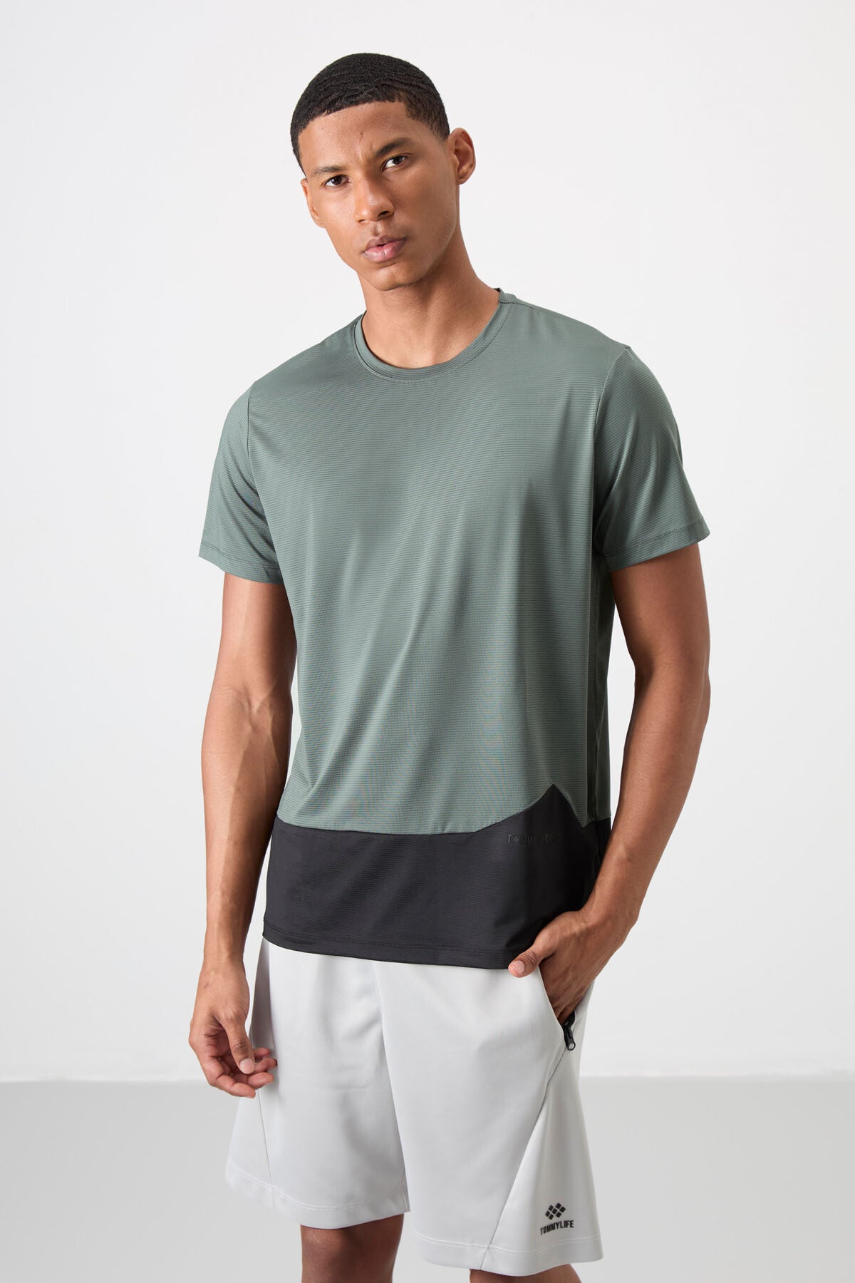 Haki Nefes Alan Dokulu İnce Esnek Standart Fit Erkek Performans T-Shirt - 88383