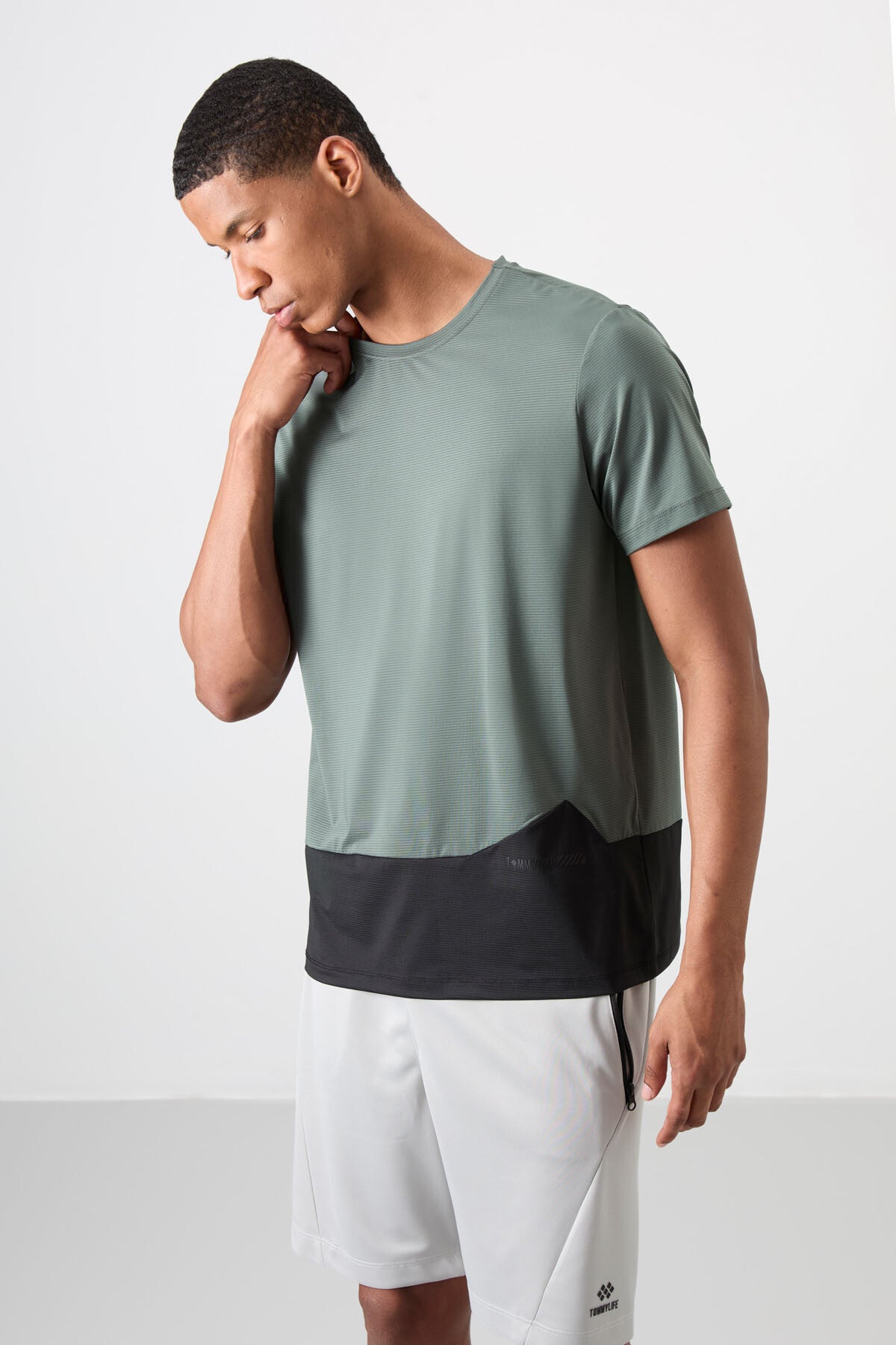Haki Nefes Alan Dokulu İnce Esnek Standart Fit Erkek Performans T-Shirt - 88383