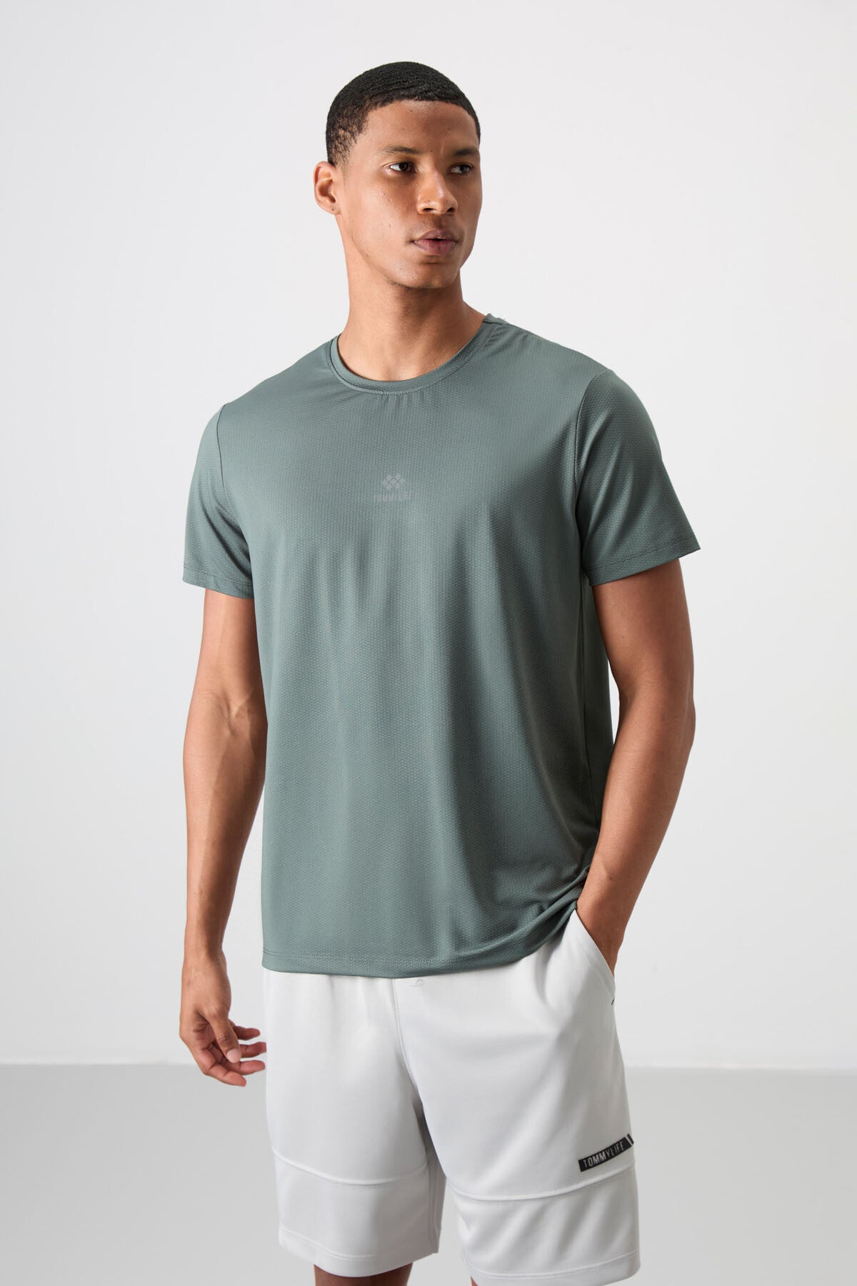 Haki Nefes Alan Dokulu İnce Esnek Standart Fit Erkek Performans T-Shirt - 88387