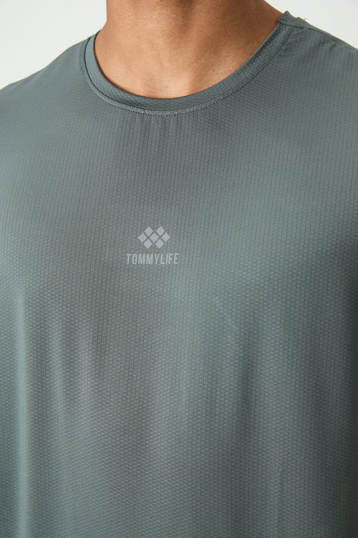 Haki Nefes Alan Dokulu İnce Esnek Standart Fit Erkek Performans T-Shirt - 88387