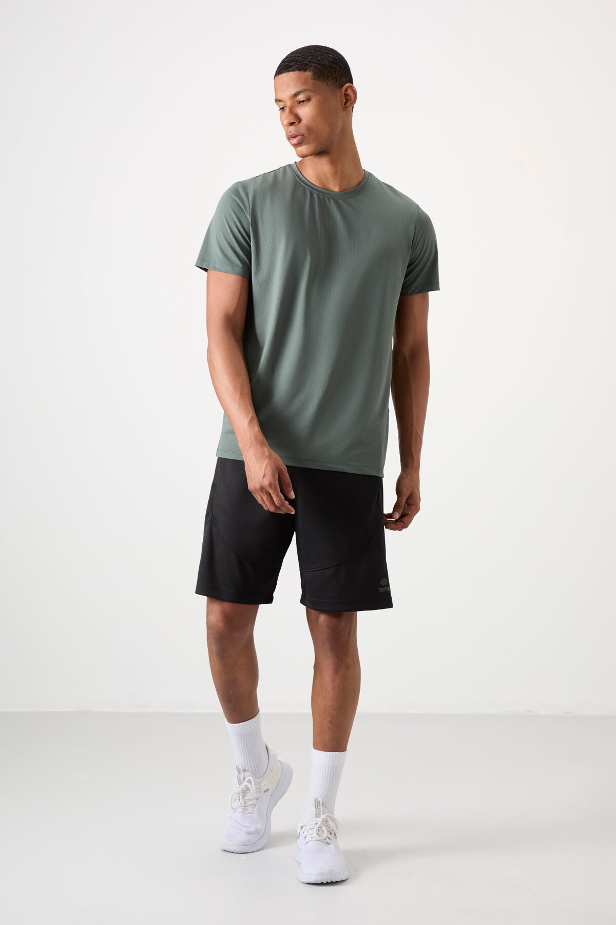 Haki Nefes Alan Dokulu İnce Esnek Standart Fit Erkek Performans T-Shirt - 88388