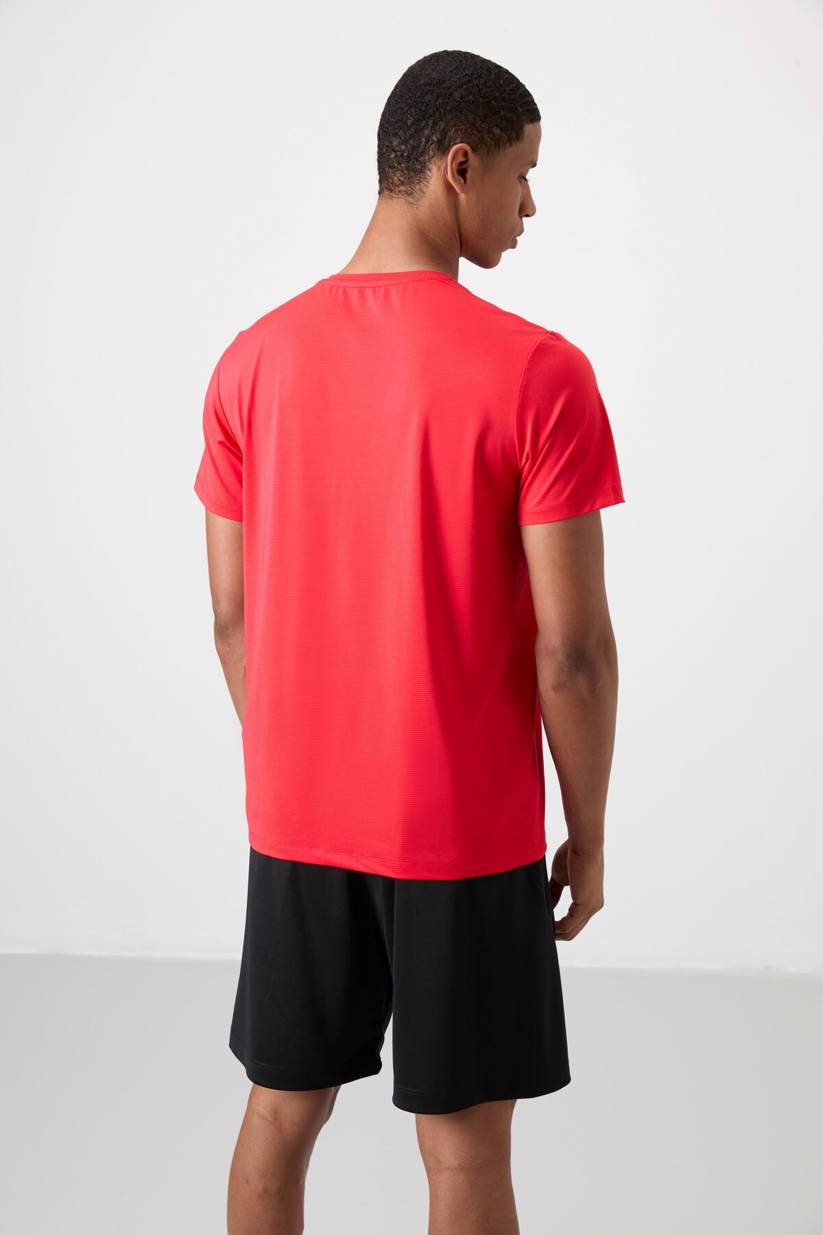 Kırmızı Nefes Alan Dokulu İnce Esnek Standart Fit Erkek Performans T-Shirt - 88384