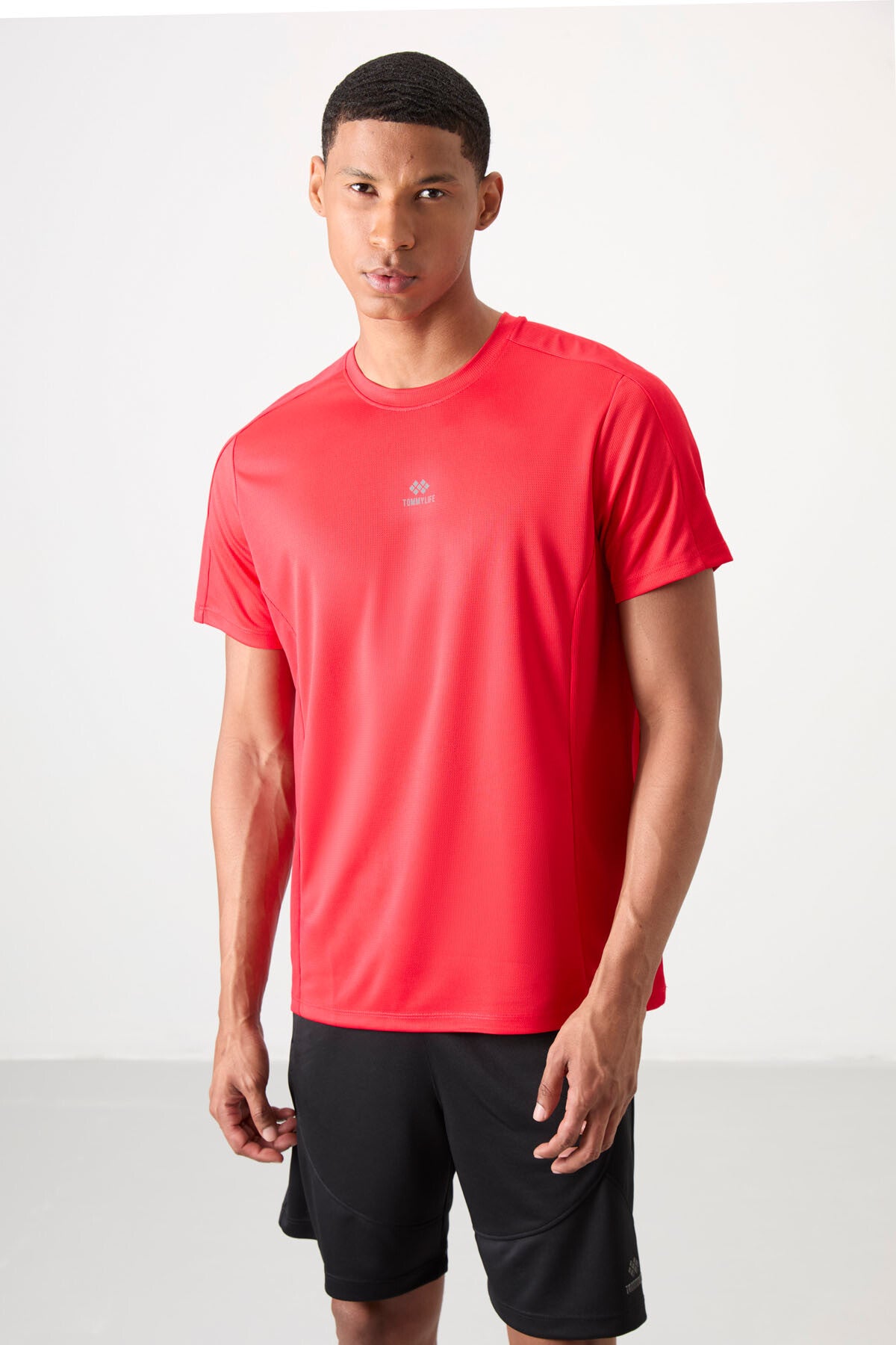 Kırmızı Nefes Alan Dokulu İnce Esnek Standart Fit Erkek Performans T-Shirt - 88390