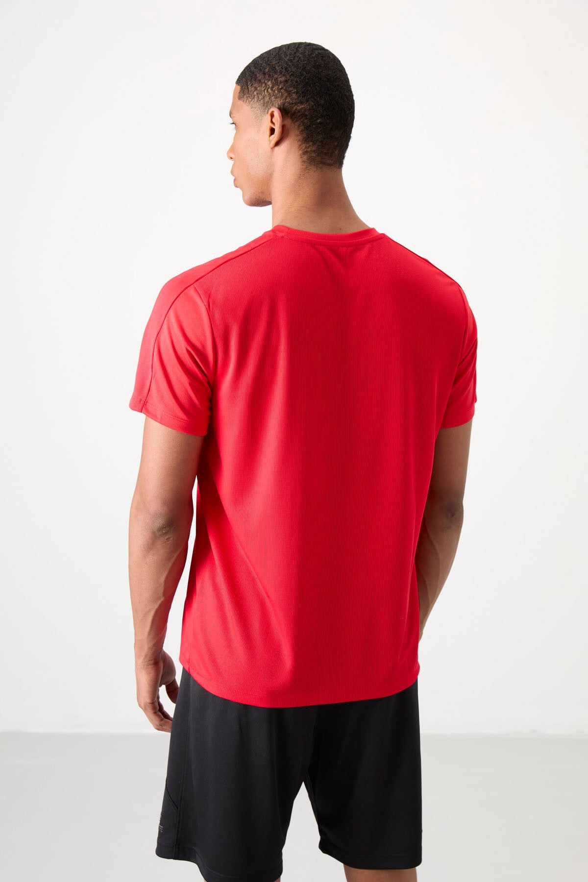 Kırmızı Nefes Alan Dokulu İnce Esnek Standart Fit Erkek Performans T-Shirt - 88390