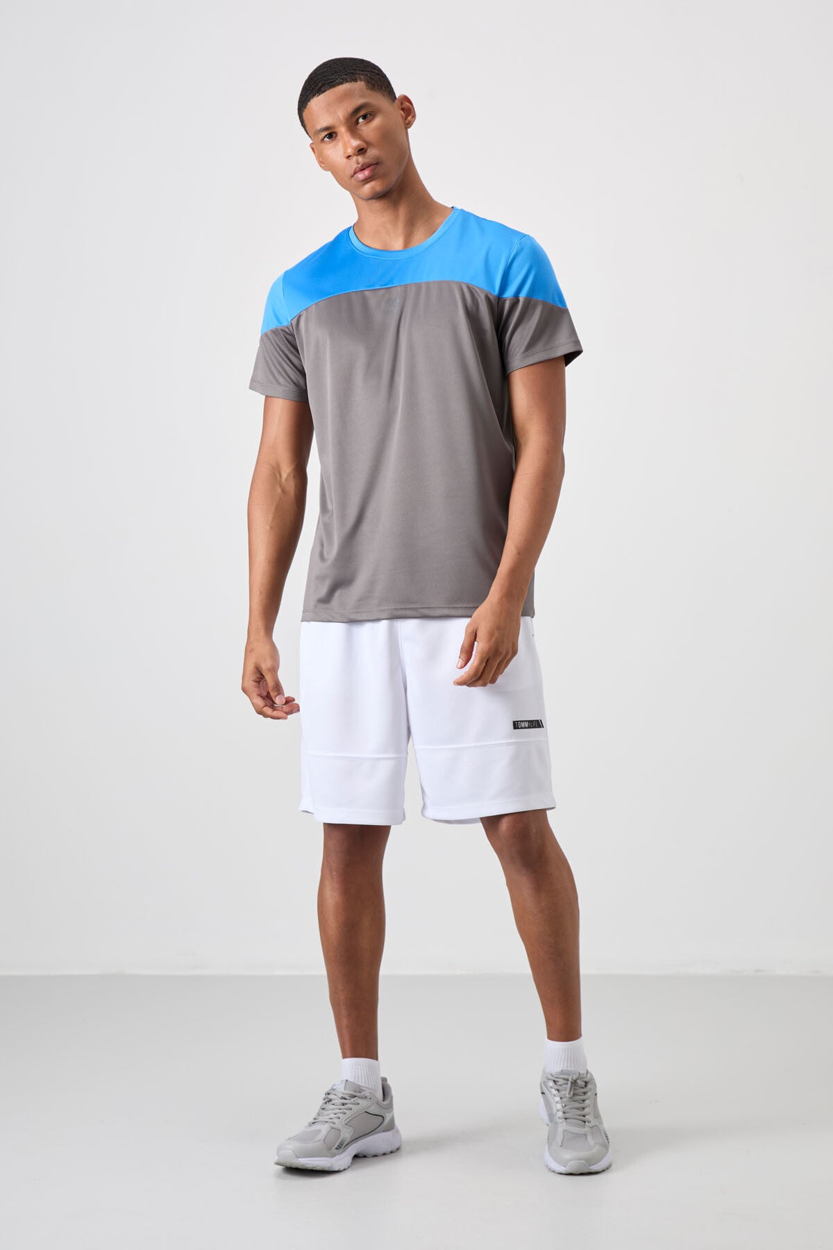 Koyu Gri Nefes Alan Dokulu İnce Esnek Standart Fit Erkek Performans T-Shirt - 88386
