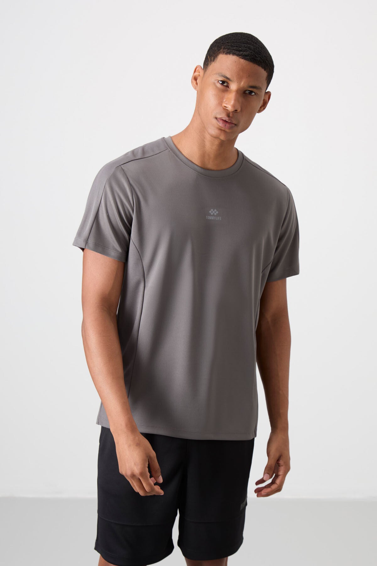 Koyu Gri Nefes Alan Dokulu İnce Esnek Standart Fit Erkek Performans T-Shirt - 88390