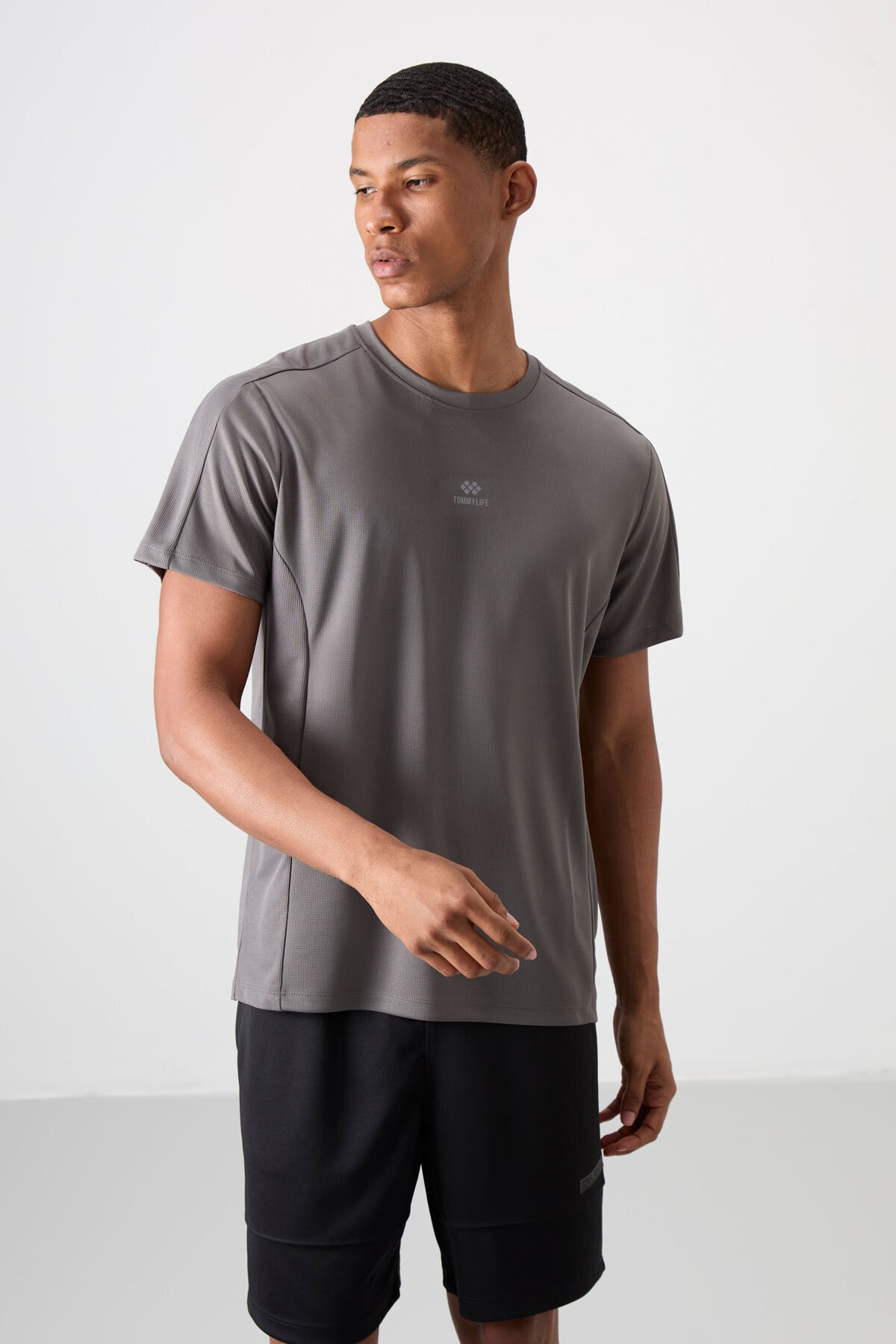 Koyu Gri Nefes Alan Dokulu İnce Esnek Standart Fit Erkek Performans T-Shirt - 88390
