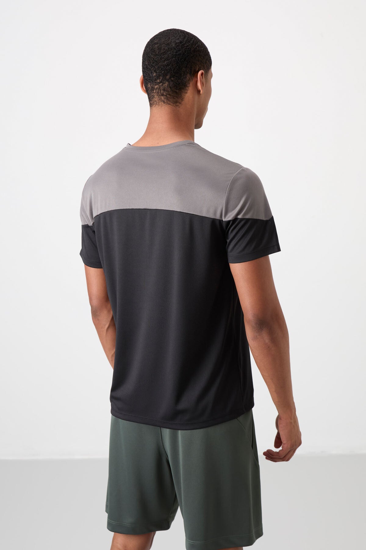 Siyah Nefes Alan Dokulu İnce Esnek Standart Fit Erkek Performans T-Shirt - 88386