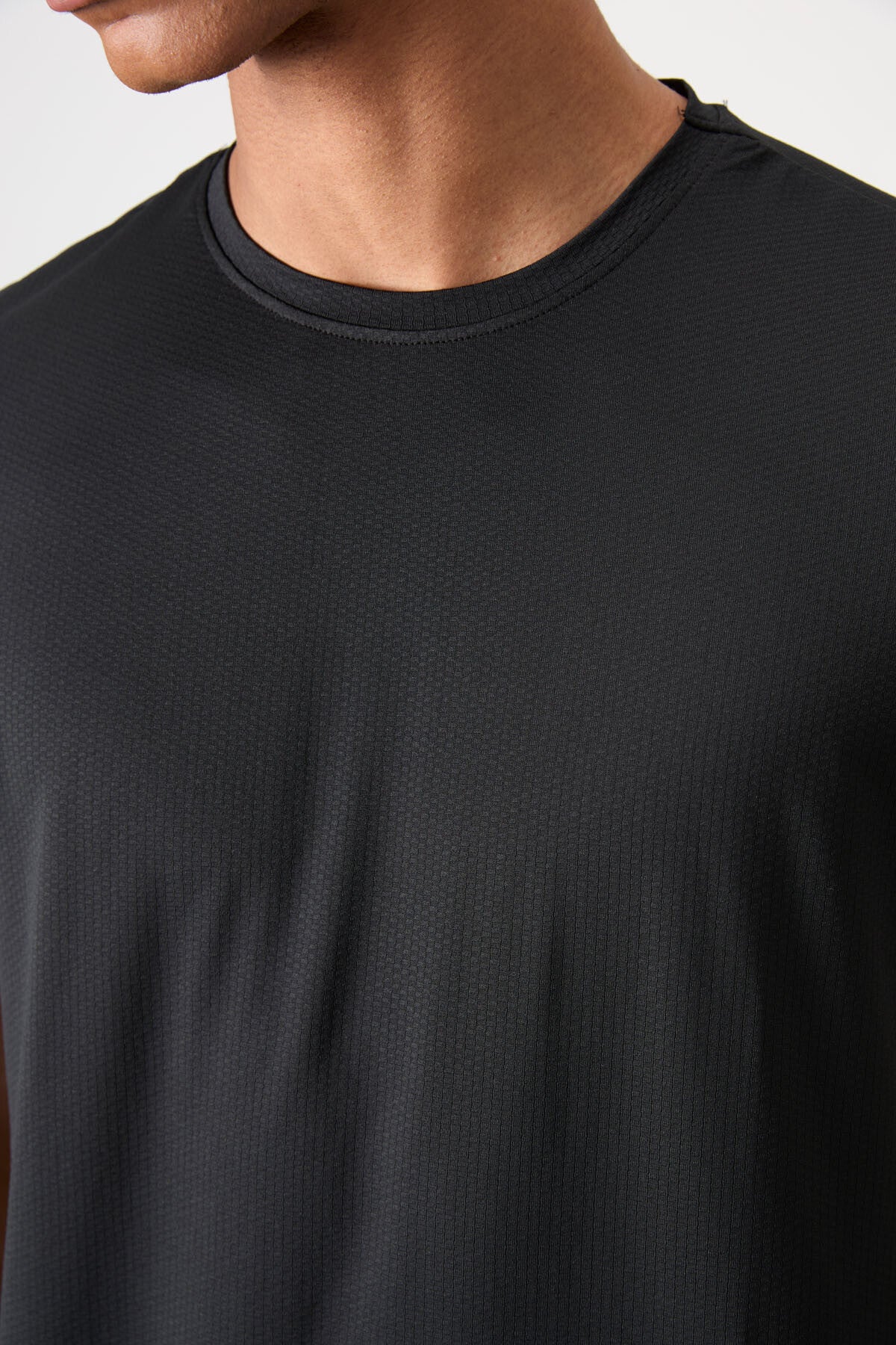 Siyah Nefes Alan Dokulu İnce Esnek Standart Fit Erkek Performans T-Shirt - 88388