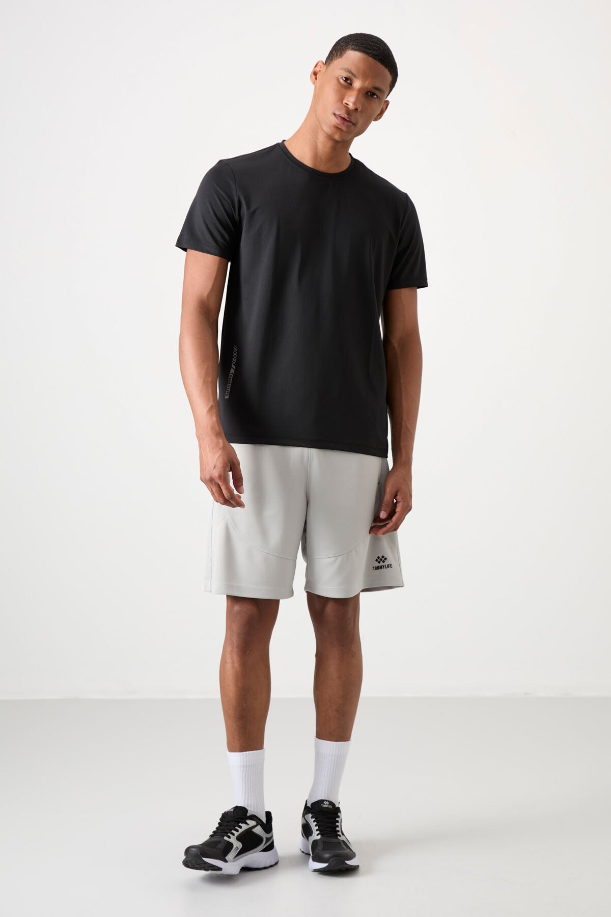 Siyah Nefes Alan Dokulu İnce Esnek Standart Fit Erkek Performans T-Shirt - 88388