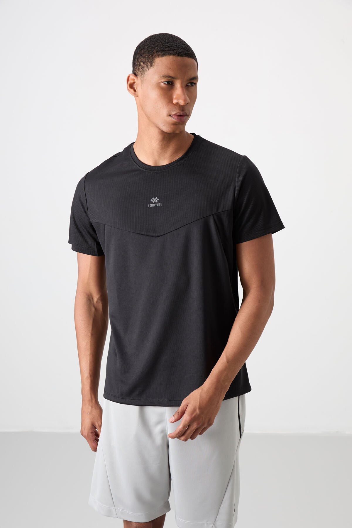 Siyah Nefes Alan Dokulu İnce Esnek Standart Fit Erkek Performans T-Shirt - 88391