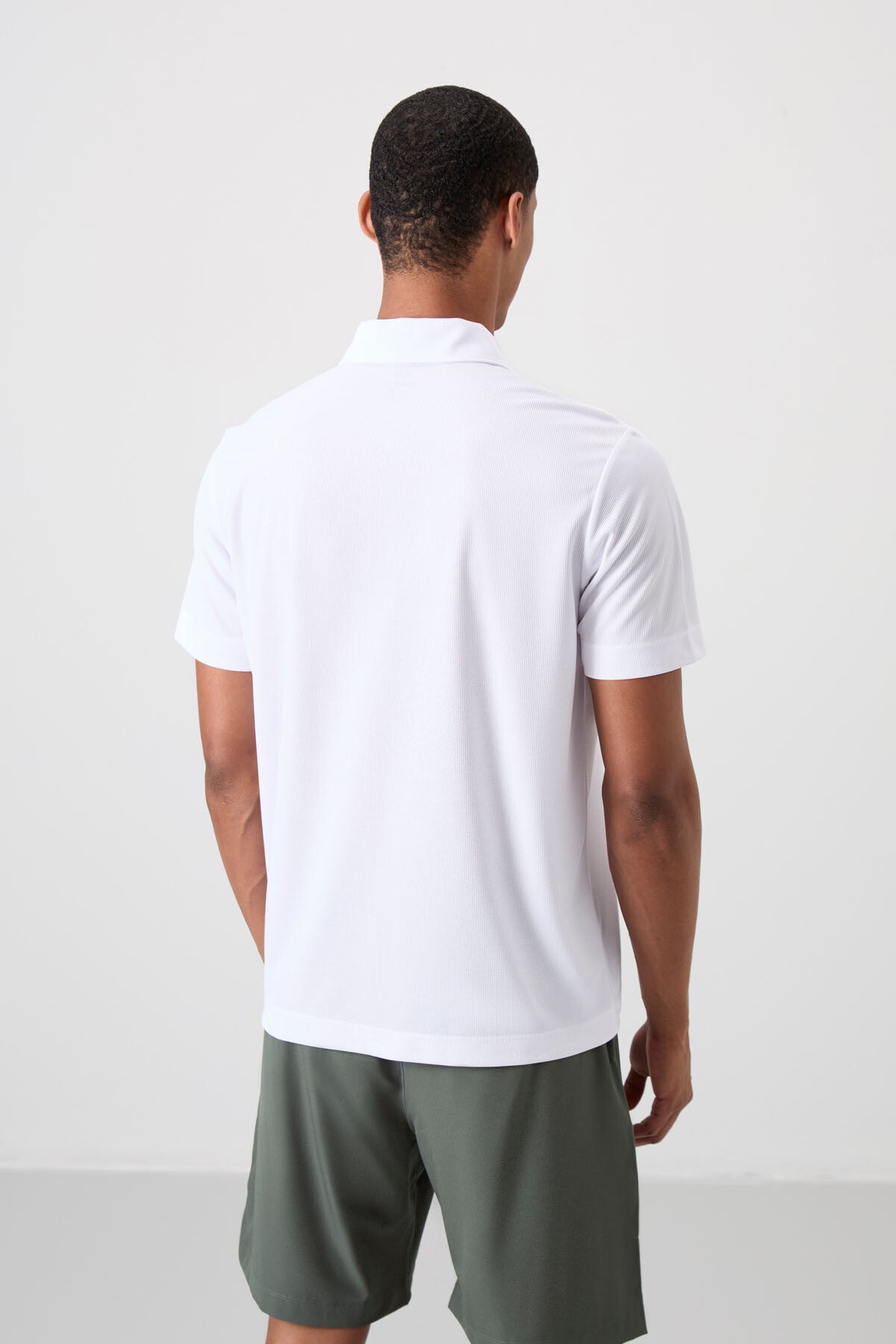 Beyaz Nefes Alan Dokulu İnce Esnek Standart Fit Polo Yaka Erkek Performans T-Shirt - 88393